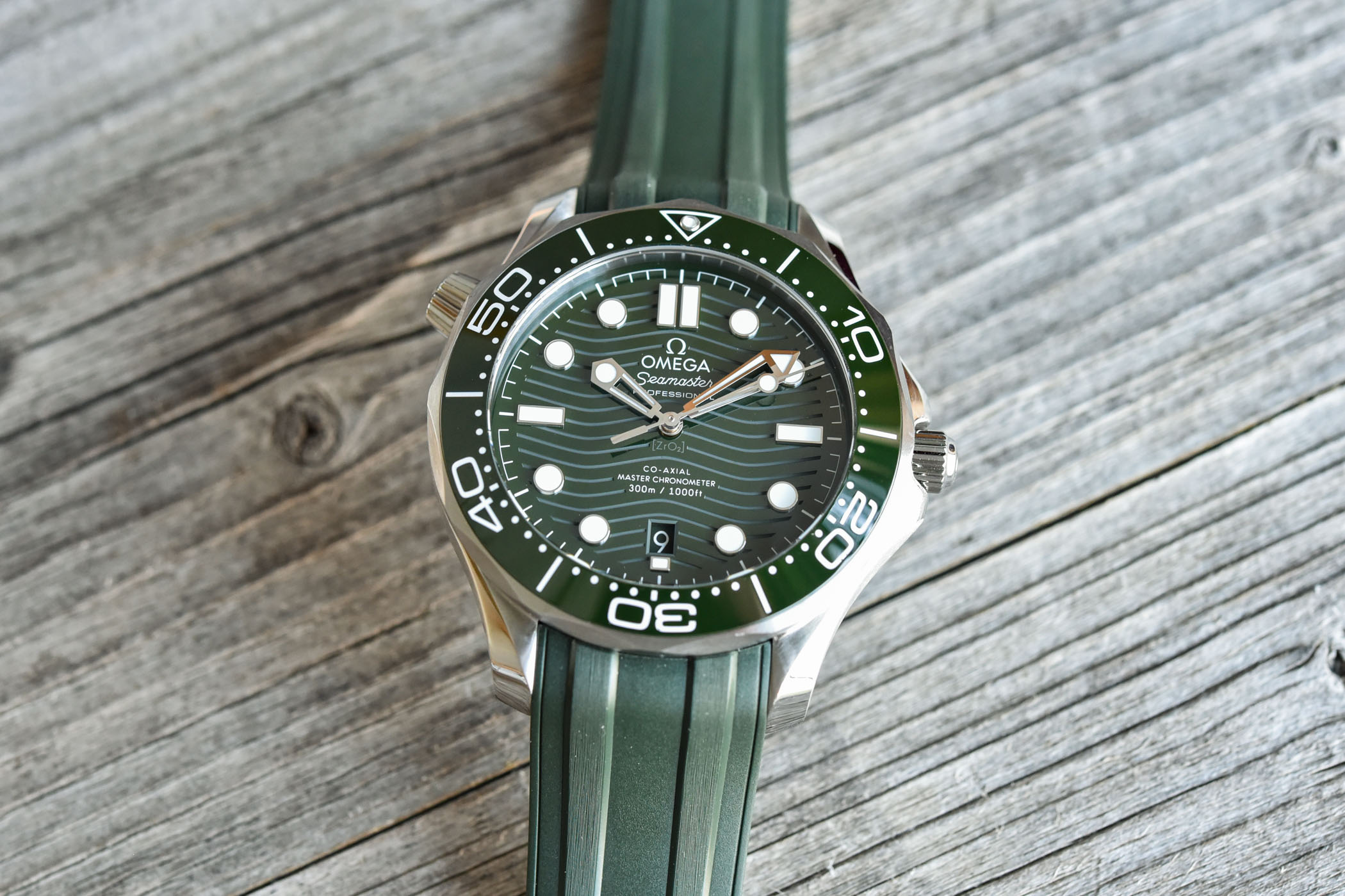 Omega Seamaster Diver 300M Green Dial Green Bezel green rubber
