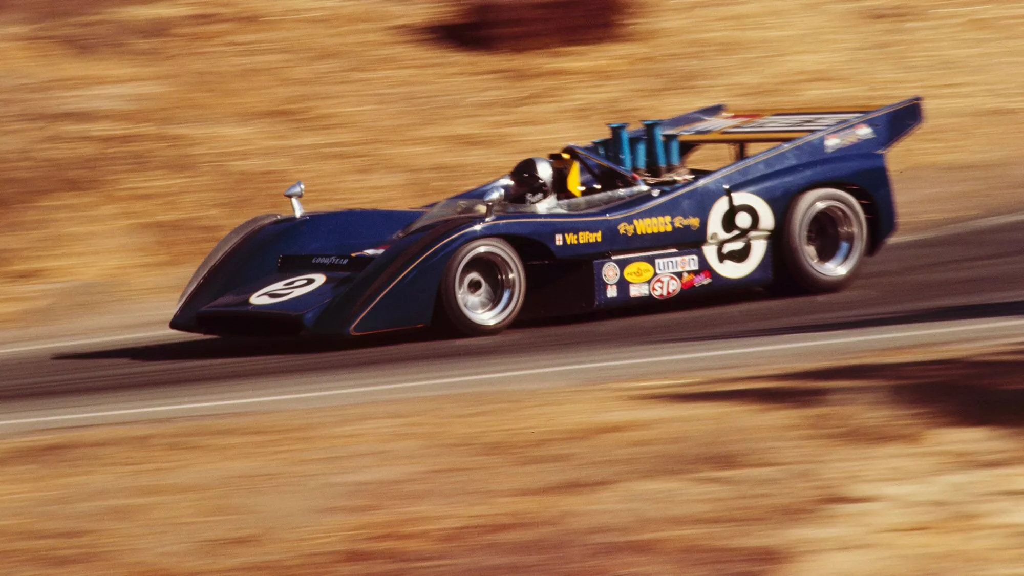 「クイック ヴィック」 ビクター ヘンリー エルフォード - マクラーレン M8D - ラグナ セカ - CanAm 1971 - 画像提供: Motorsportmagazine ヴィック エルフォードが運転するマクラーレン M8D。