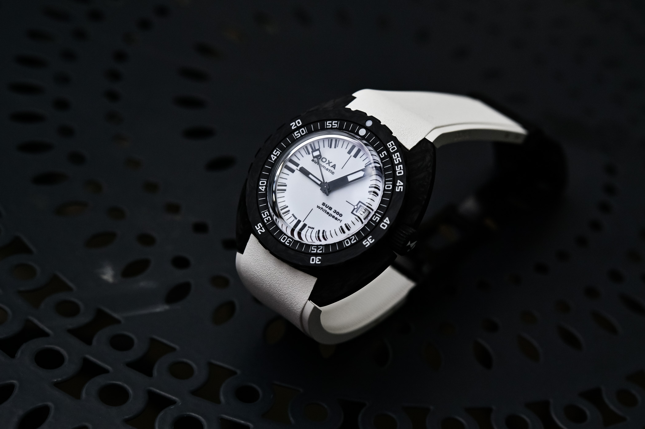 Doxa SUB 300 Carbon Whitepearl