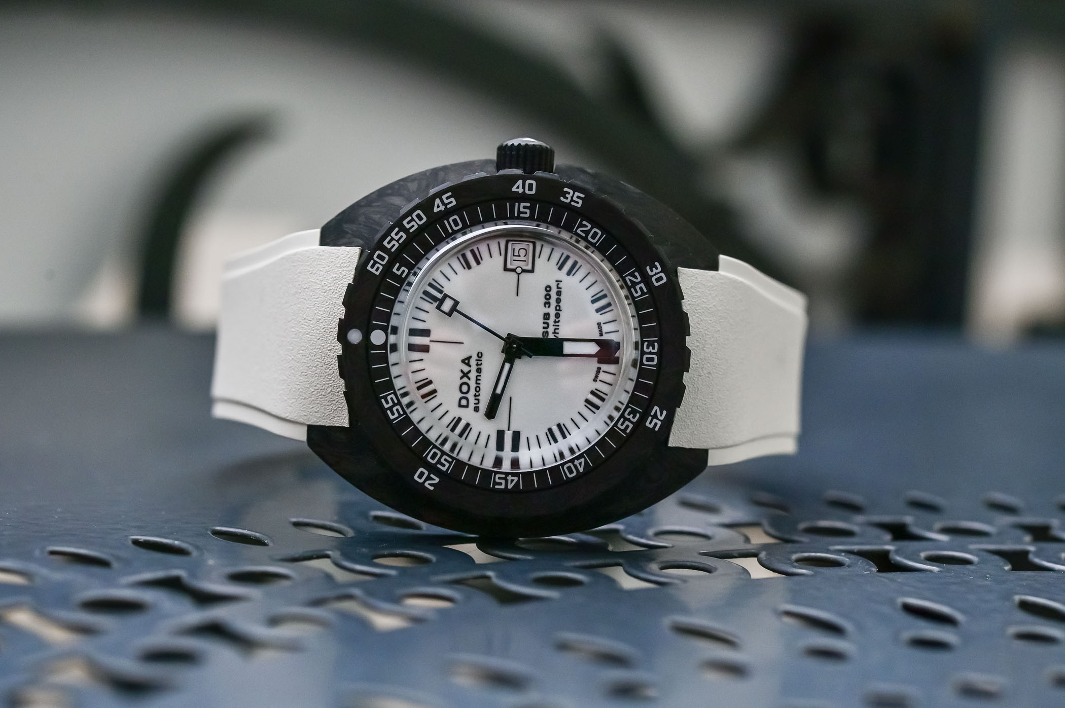 Doxa SUB 300 Carbon Whitepearl