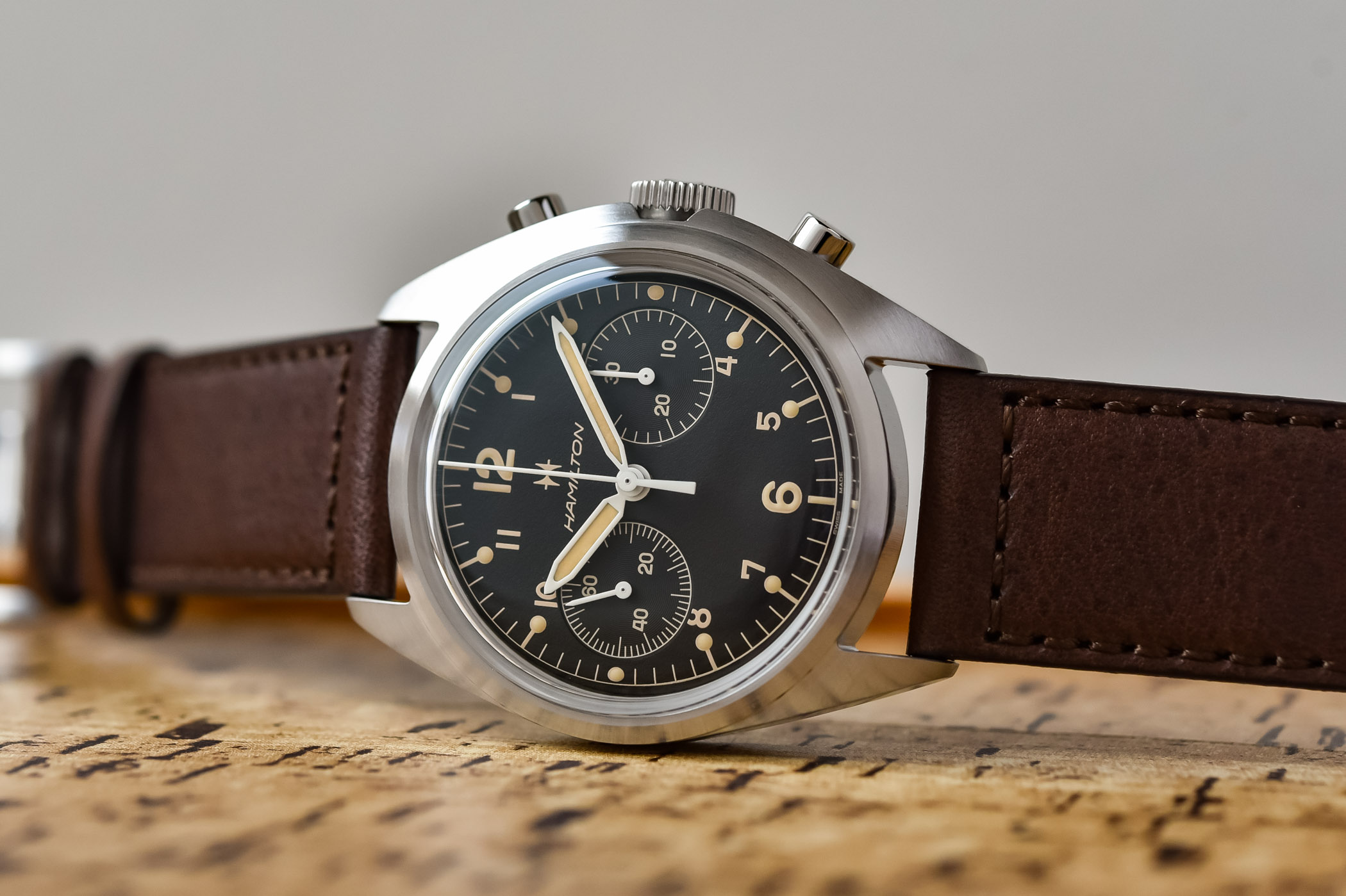 Hamilton Khaki Pilot Pioneer Mechanical Chronograph - vintage-inspired pilot chronograph 1970s Royal Air Force - H76409530 - review - 4 Hamilton Khaki Pilot Pioneer Mechanical Chronograph H76409530
