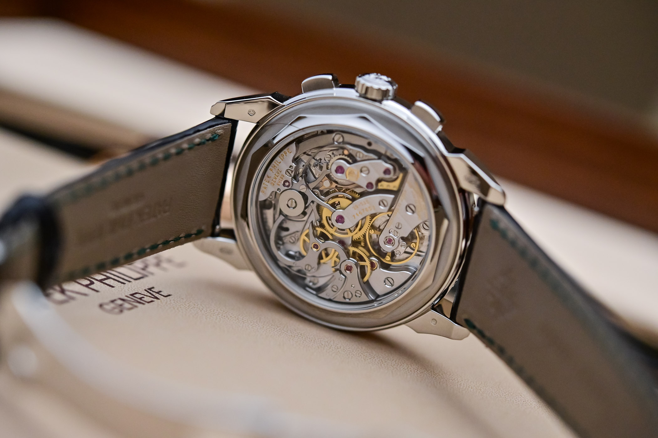 Patek Philippe 5270P-014 Perpetual Calendar Chronograph Green Lacquered Dial Platinum - hands-on - 1 Patek Philippe 5270P-014 Perpetual Calendar Chronograph Green Lacquered Dial Platinum