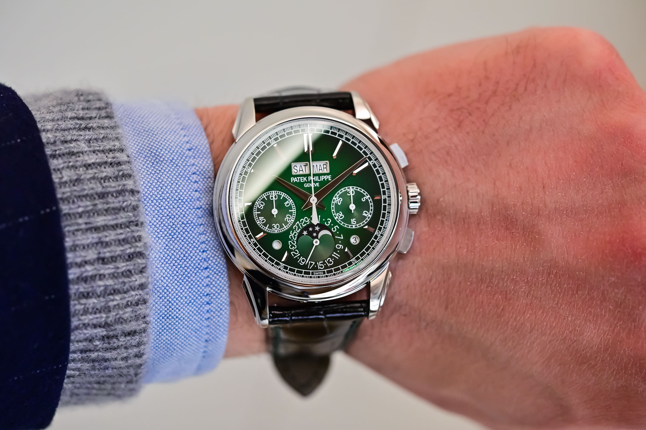 Patek Philippe 5270P-014 Perpetual Calendar Chronograph Green Lacquered Dial Platinum - hands-on - 3 Patek Philippe 5270P-014 Perpetual Calendar Chronograph Green Lacquered Dial Platinum