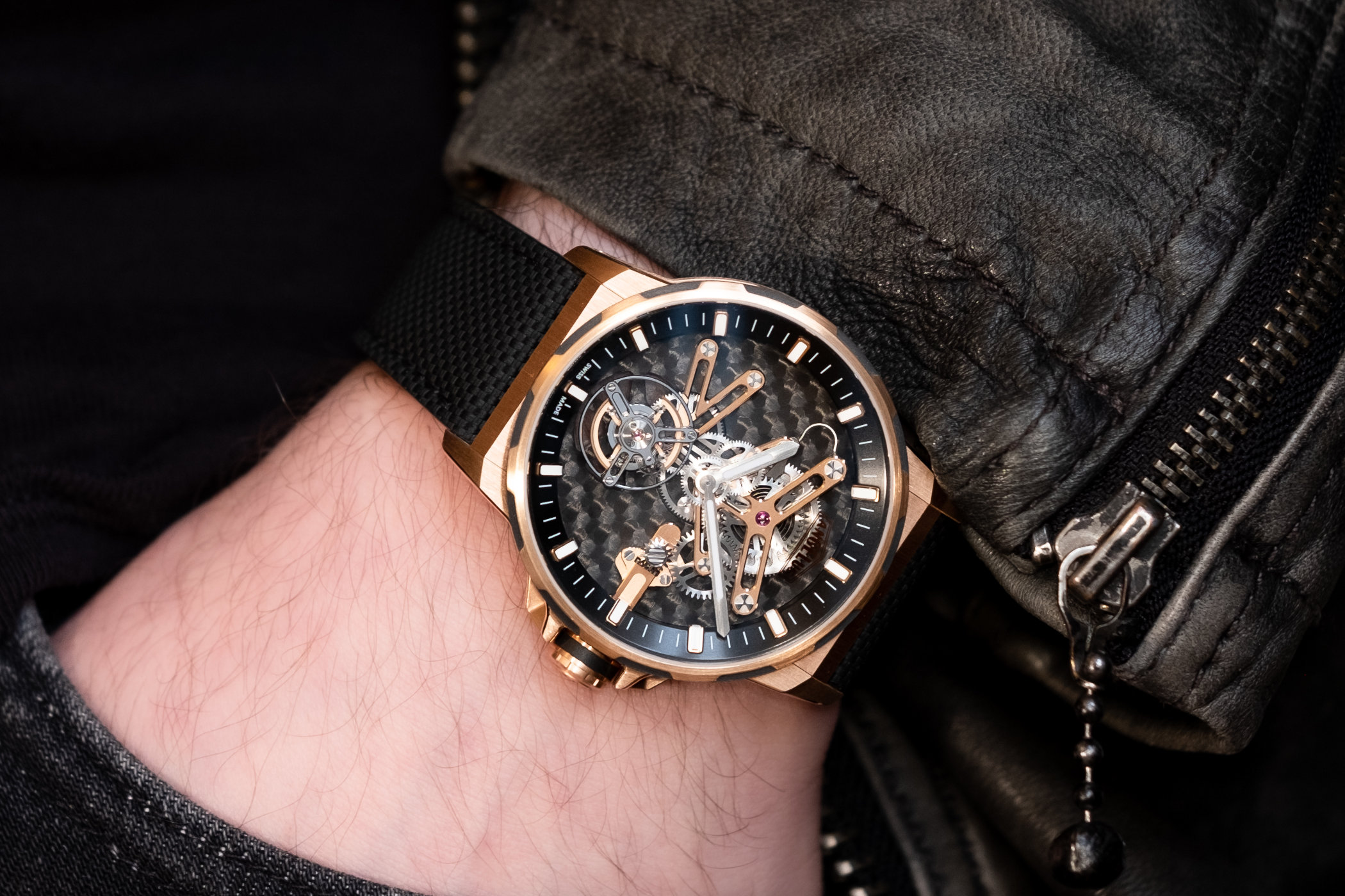 Angelus Gold & Carbon Flying Tourbillon 6 Angelus Gold & Carbon Flying Tourbillon 6