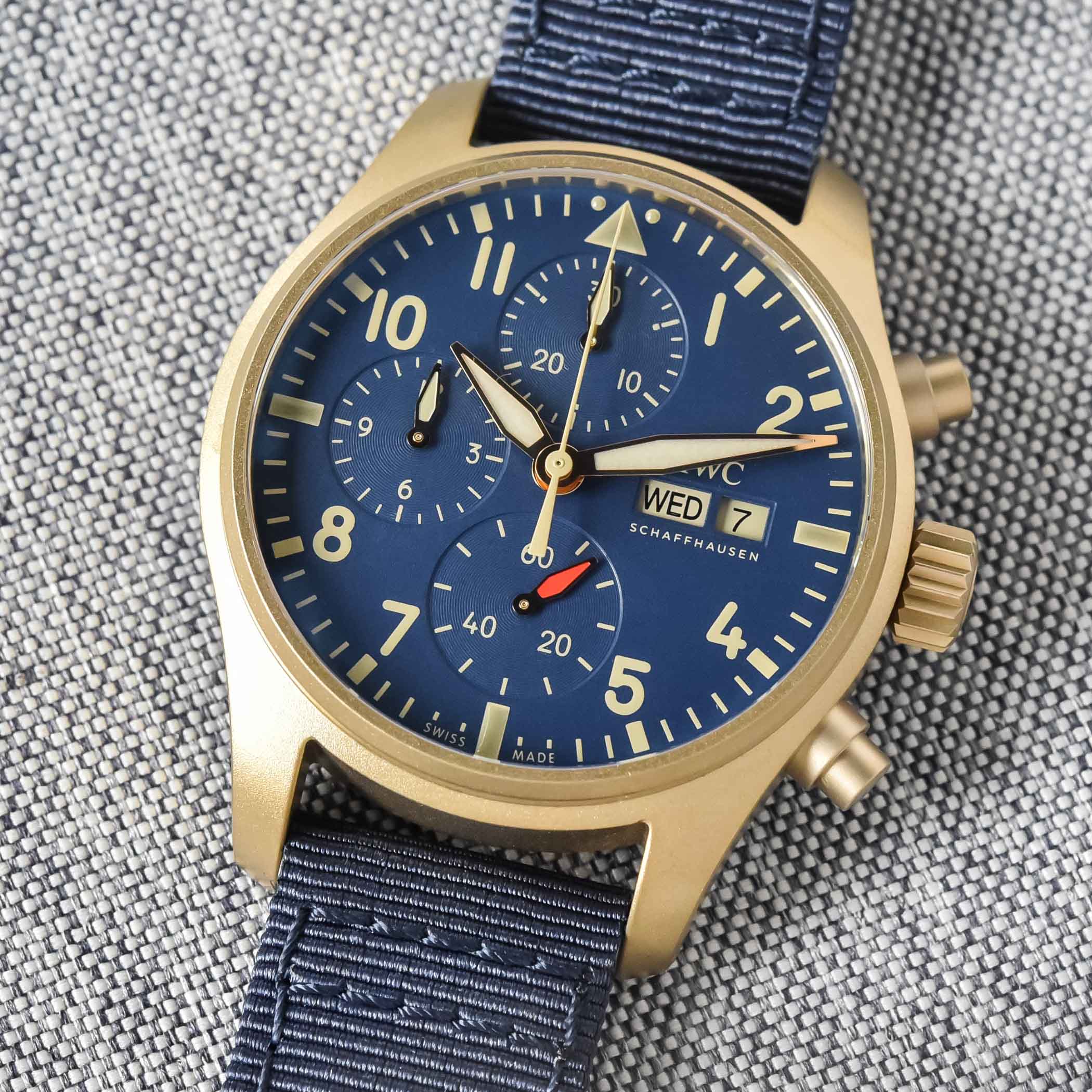IWC Pilot's Watch Chronograph 41 Bronze Blue Dial IW388109 - review - 6 IWC Pilot's Watch Chronograph 41 Bronze Blue Dial IW388109