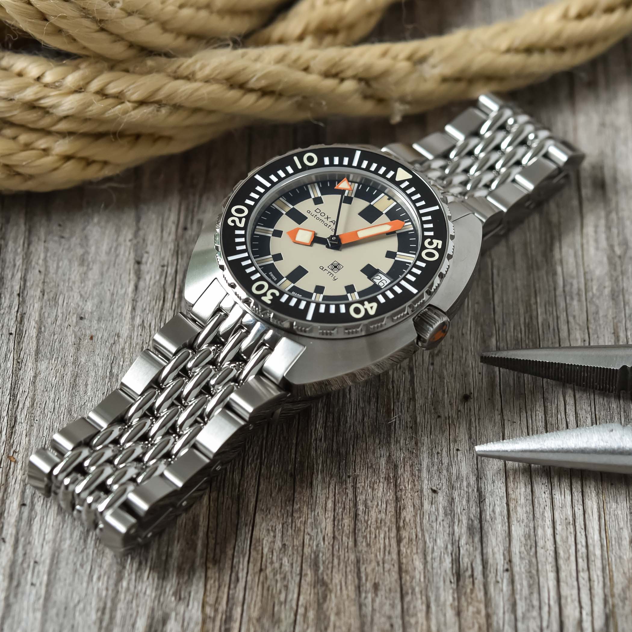 Doxa Army Stainless Steel Collection 2022 - Hands-On Review - 9 Doxa Army Stainless Steel Collection 2022 - Hands-On Review - 9