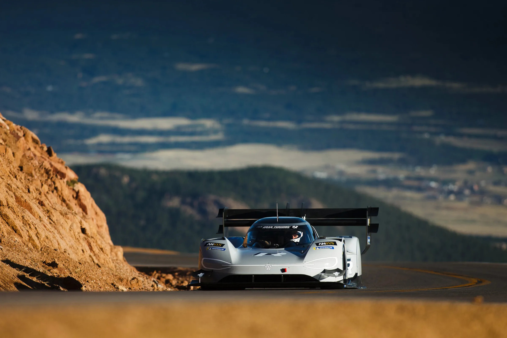 Volkswagen I.D. R - Romain Dumas - Pikes Peak 2018 - Wired.com Romain Dumas in the 2018 Volkswagen I.D. R - Wired.com