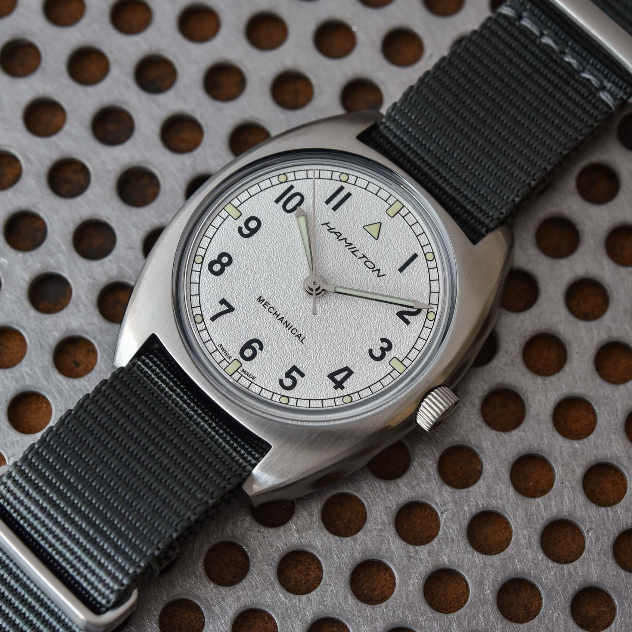 Hamilton Khaki Aviation Pilot Pioneer Mechanical White dial 2022 Edition hands-on - H76419951 - 6 Hamilton Khaki Aviation Pilot Pioneer Mechanical White dial H76419951