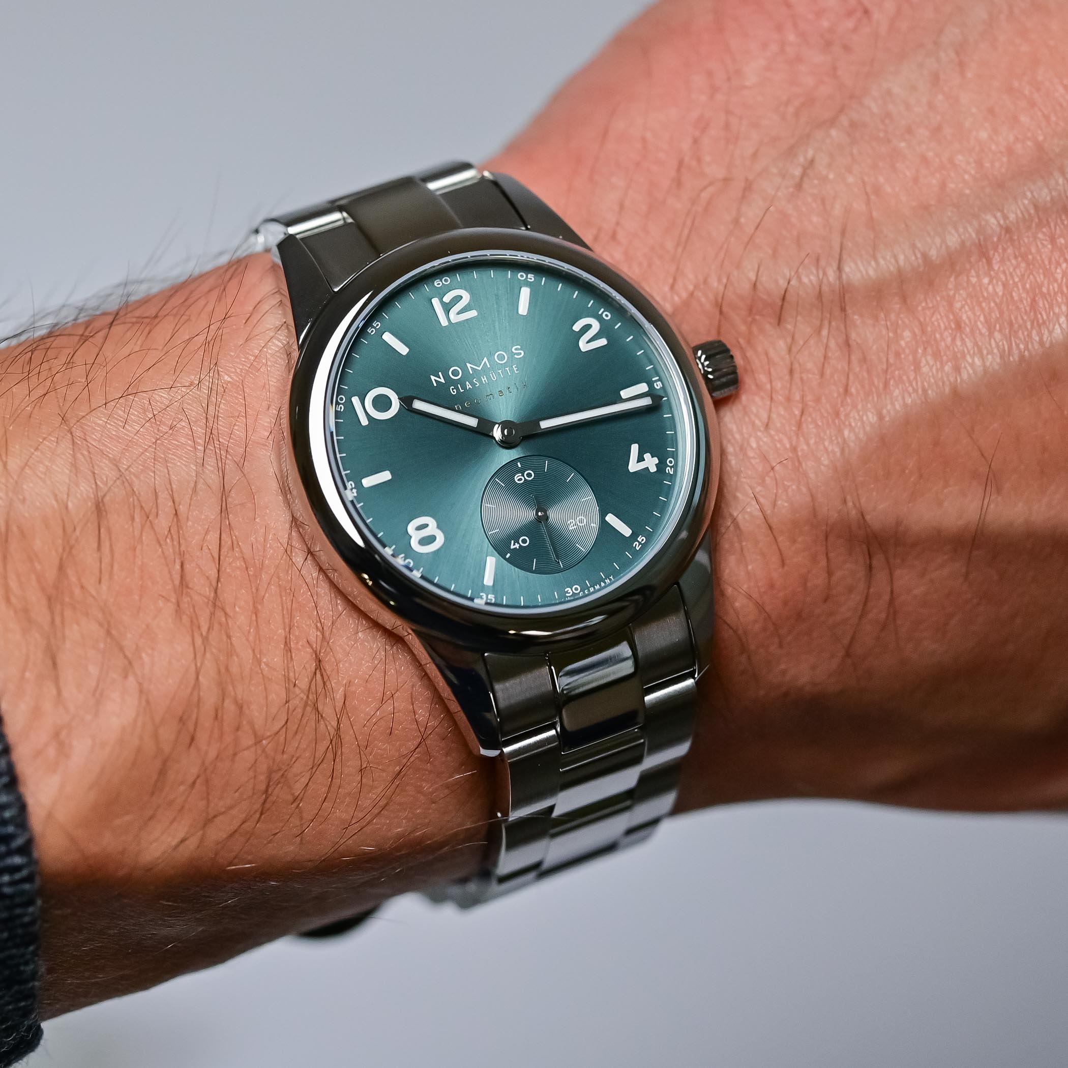 Nomos Club Sport neomatik 37 Petrol Green - hands-on Review - 12 Nomos Club Sport neomatik 37 Petrol Green