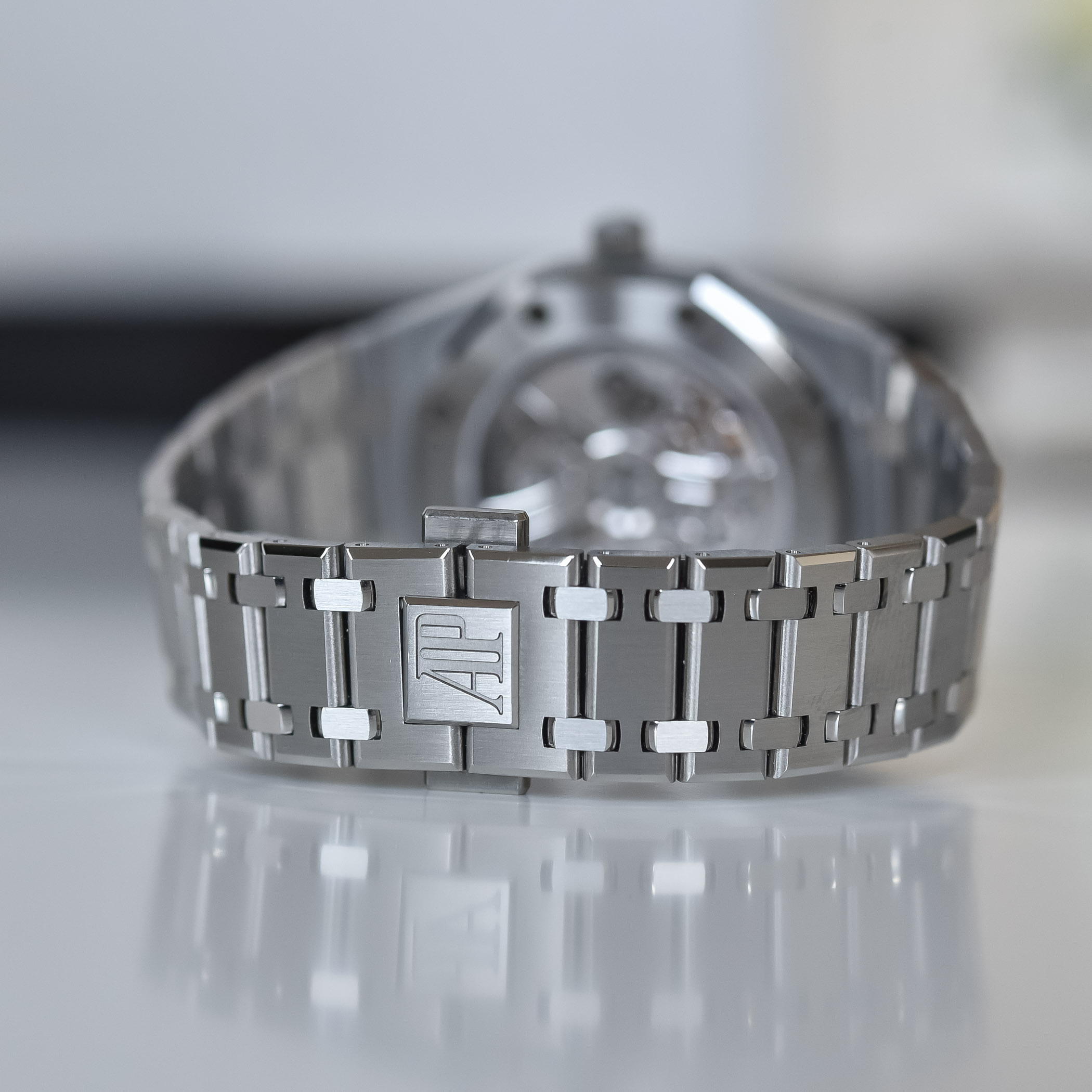 Audemars Piguet Royal Oak Selfwinding Flying Tourbillon Extra-Thin RD3 39mm Blue Dial 26670ST - hands-on - 3 Audemars Piguet Royal Oak Selfwinding Flying Tourbillon Extra-Thin RD#3