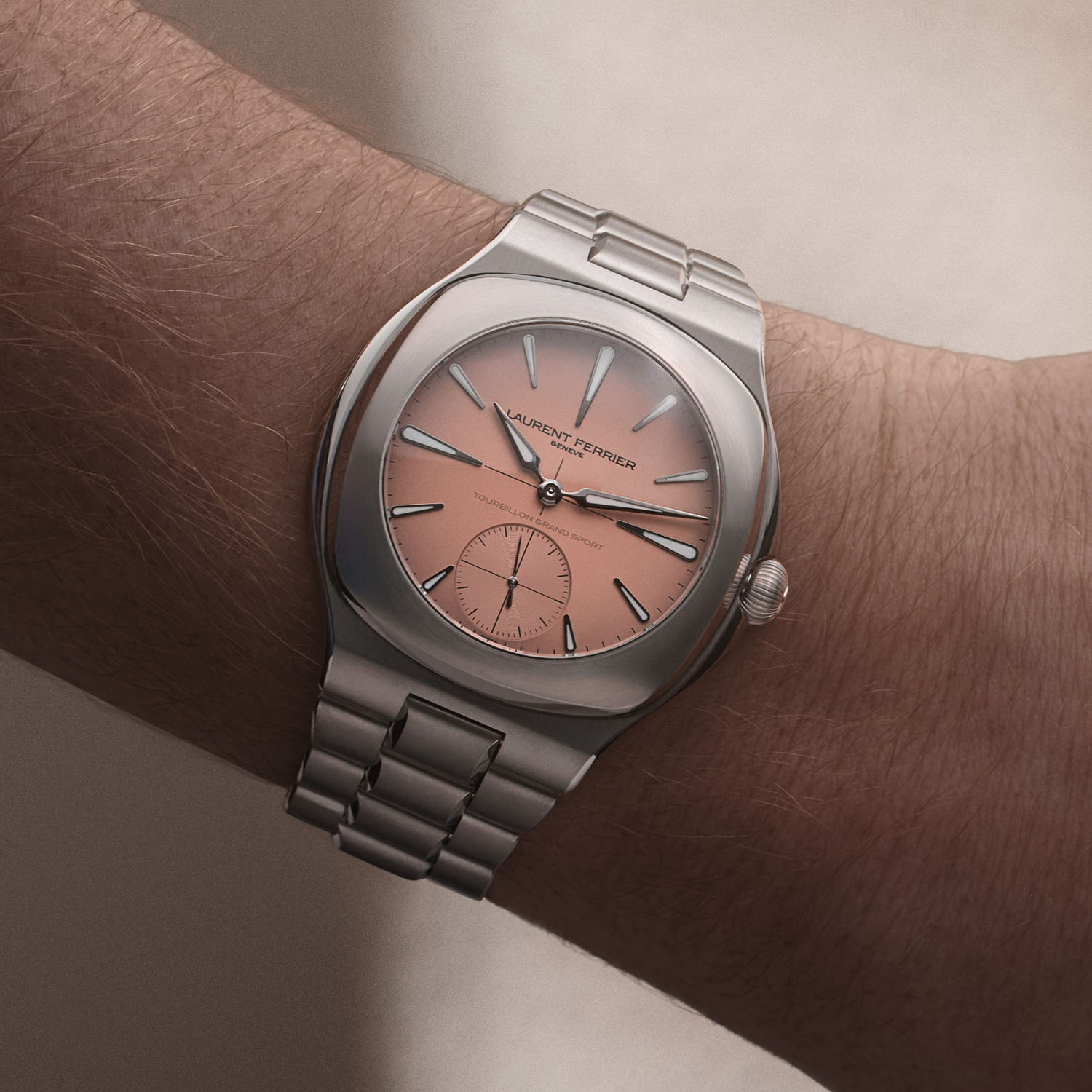 Laurent Ferrier Grand Sport Tourbillon Pursuit titanium salmon - 3 Laurent Ferrier Grand Sport Tourbillon Pursuit titanium salmon