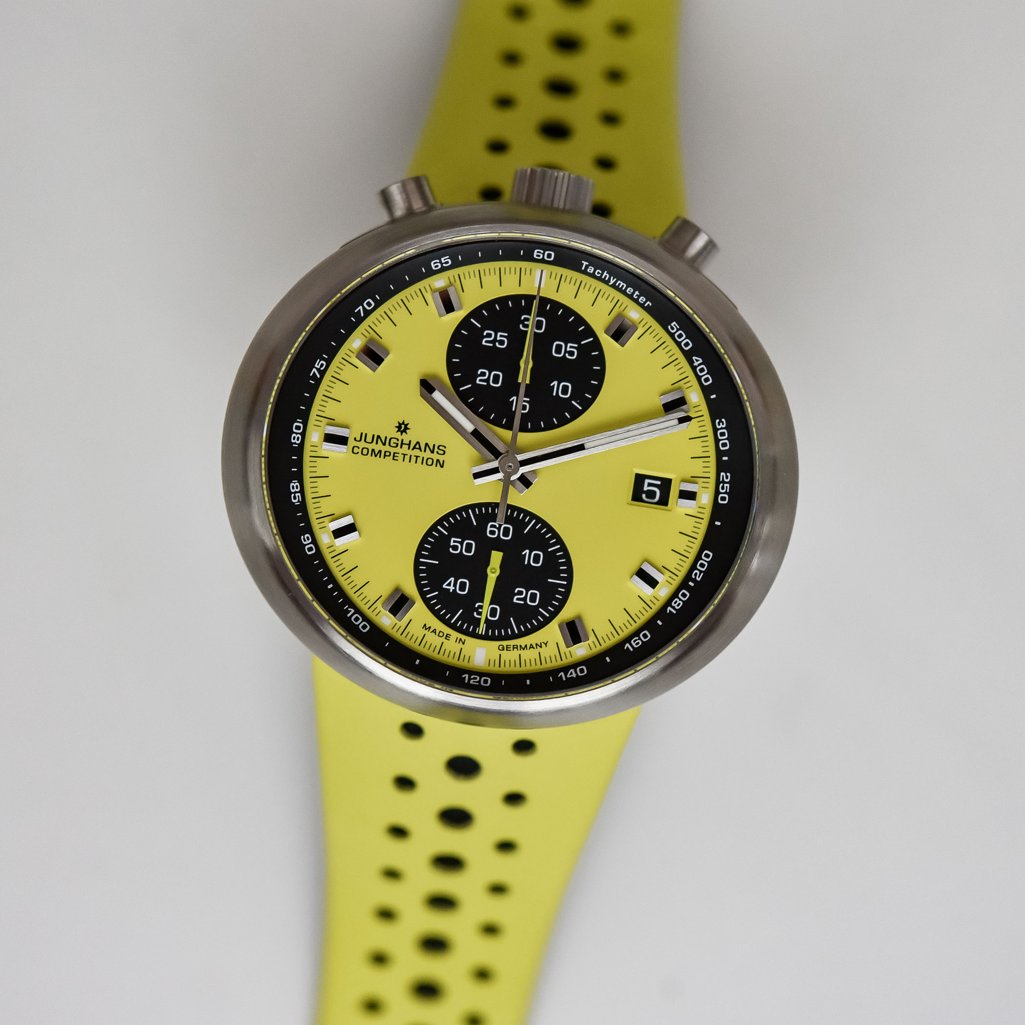 Junghans 1972 Competition FIS Edition Lemon Bullhead Chronograph - hands-on review - 5 Junghans 1972 Competition FIS Edition Lemon Bullhead Chronograph