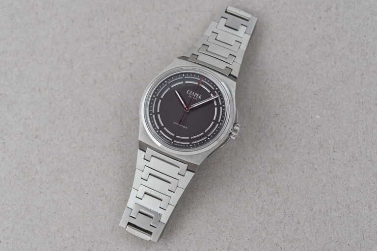 Czapek Antarctique Titanium Dark Sector