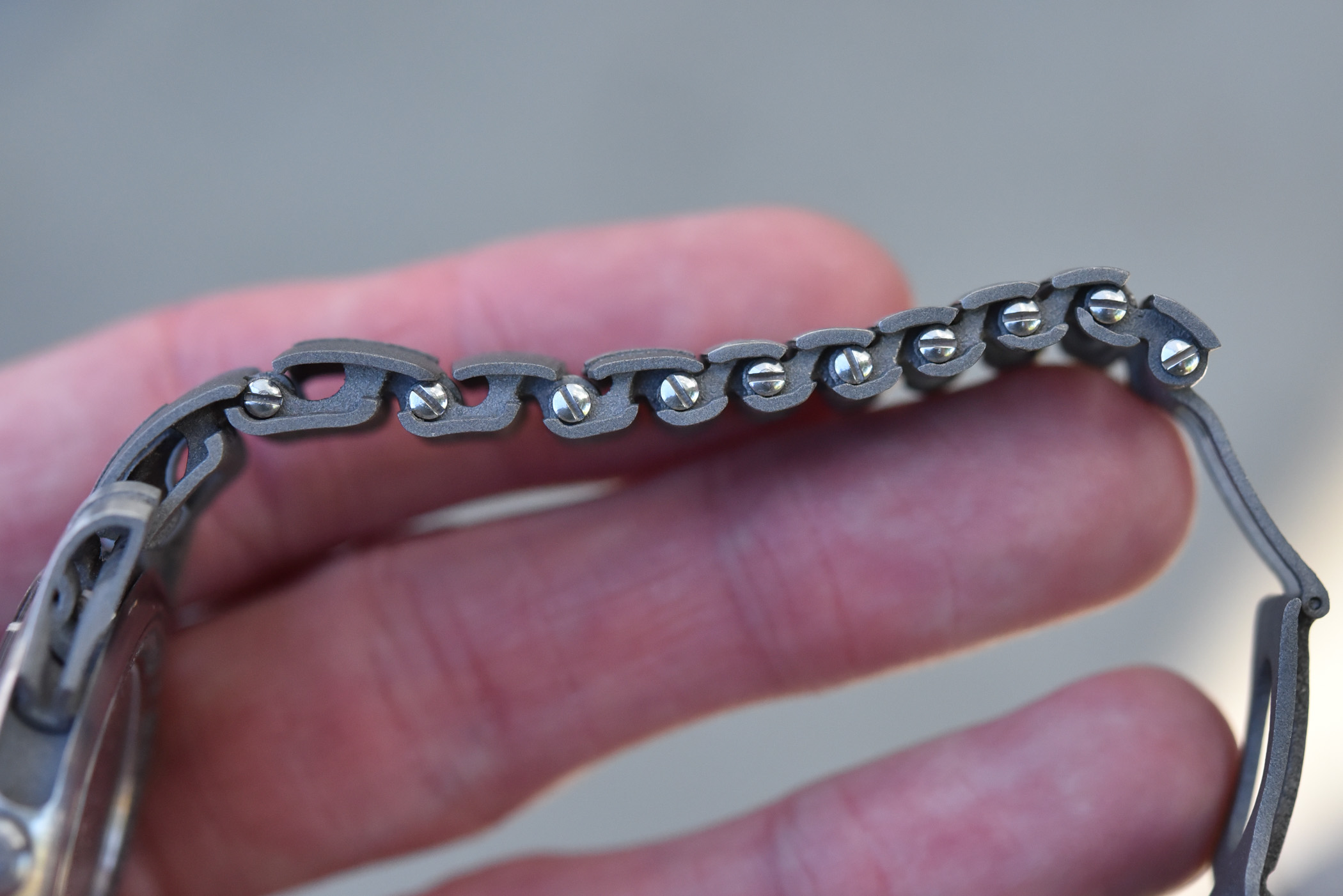Holthinrichs Deconstructed 3D-Printed Titanium Watch and Bracelet - hands-on review - 10 Holthinrichs Deconstructed 3D-Printed Titanium Watch and Bracelet