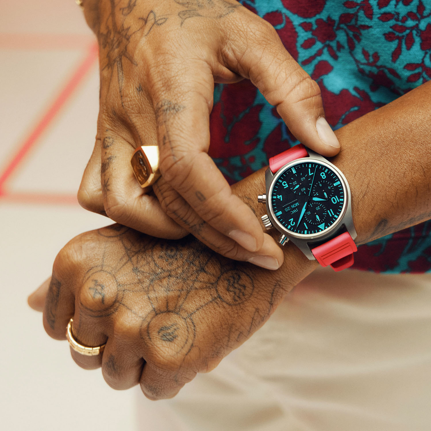 IWC Pilot’s Watch Chronograph 41 Mercedes-AMG Petronas Miami Pink Edition IW388114 - 8 IWC Pilot’s Watch Chronograph 41 Mercedes-AMG Petronas Miami Pink Edition IW388114 - 8