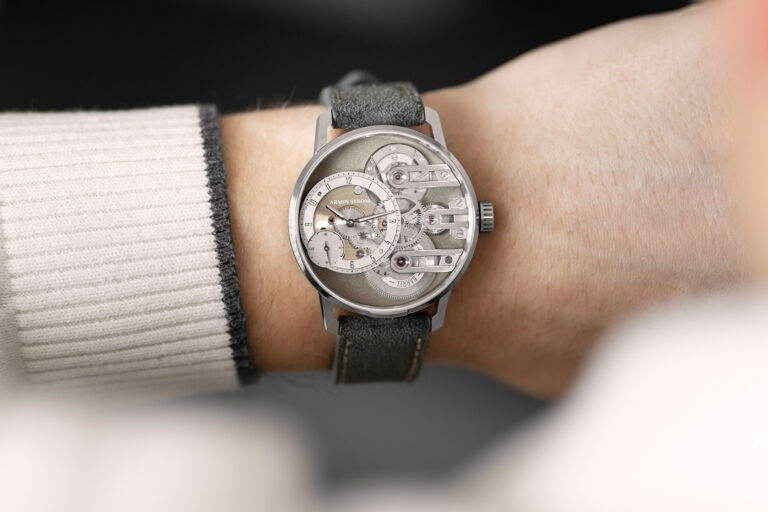 MONOCHROME x ARMIN STROM Gravity Equal Force Maillechort Montre de Souscription 3