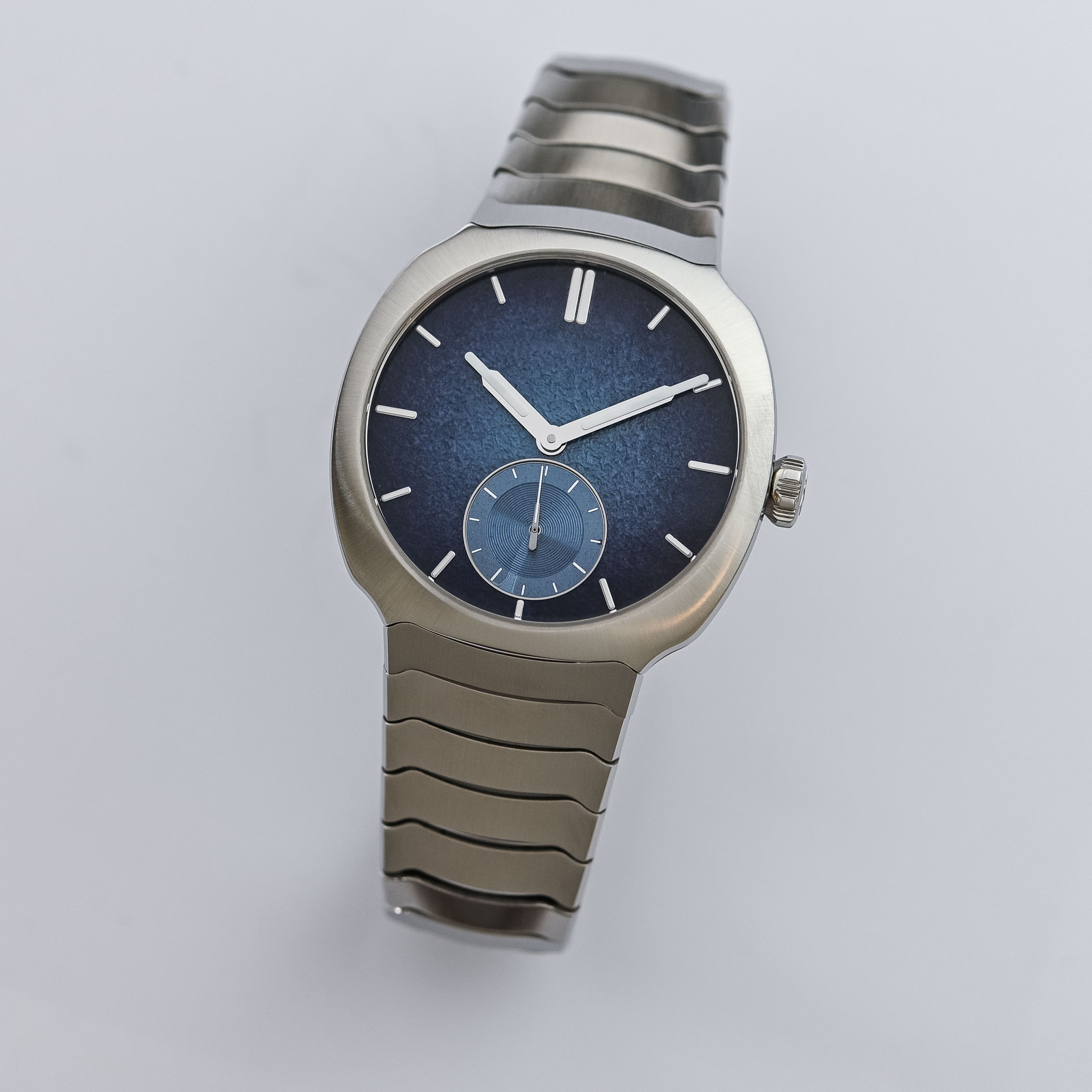 H Moser Cie Streamliner Small Seconds Micro-Rotor Enamel - hands-on review - 7 Moser Streamliner Small Seconds Micro-Rotor Enamel