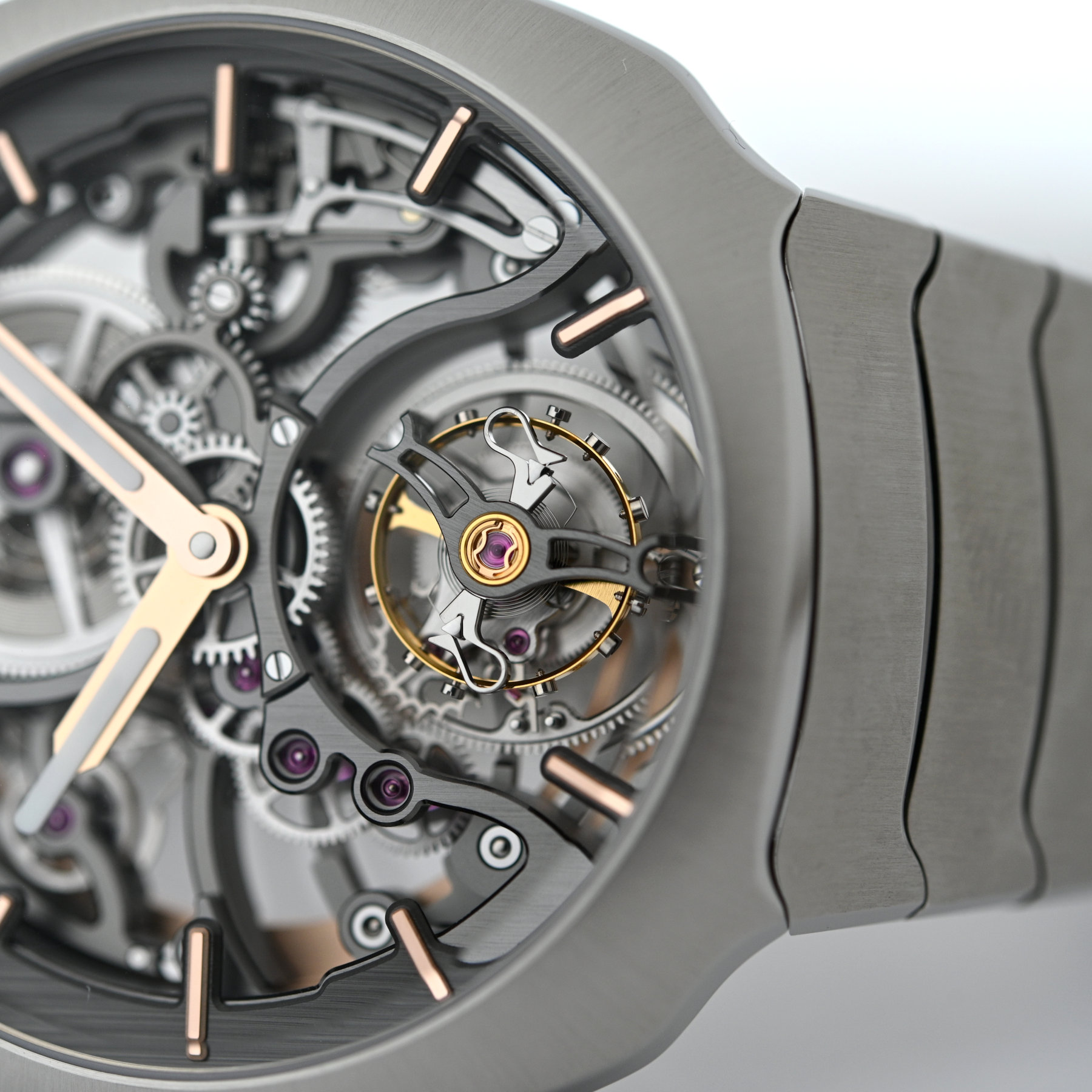 H. Moser & Cie Streamliner Tourbillon Skeleton - 7 H. Moser & Cie Streamliner Tourbillon Skeleton - 7