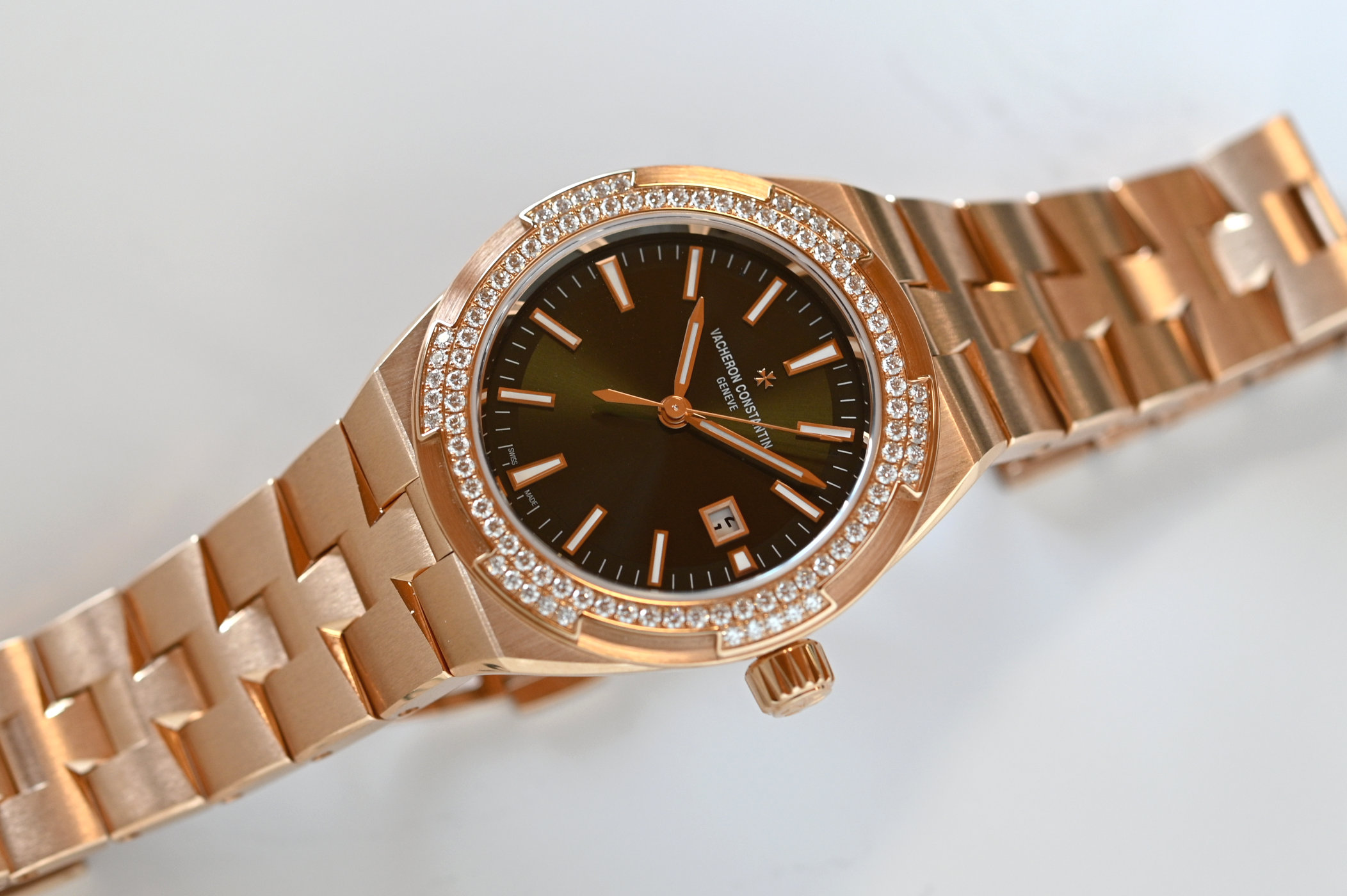 Vacheron Constantin Overseas Self-winding 35mm gemset Pink Gold & Green - 2 Vacheron Constantin Overseas Self-winding 35mm gemset Pink Gold & Green - 2