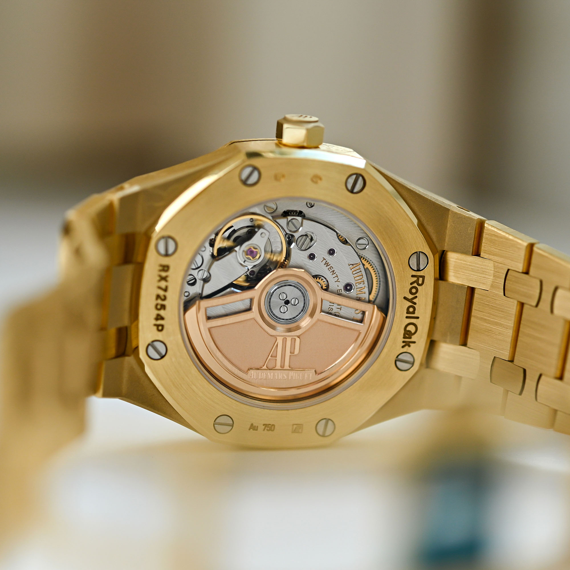 Audemars Piguet Royal Oak Frosted Gold Selfwinding 34mm 77450BA & 77450BC - 13 Audemars Piguet Royal Oak Frosted Gold Selfwinding 34mm 77450BA & 77450BC - 13