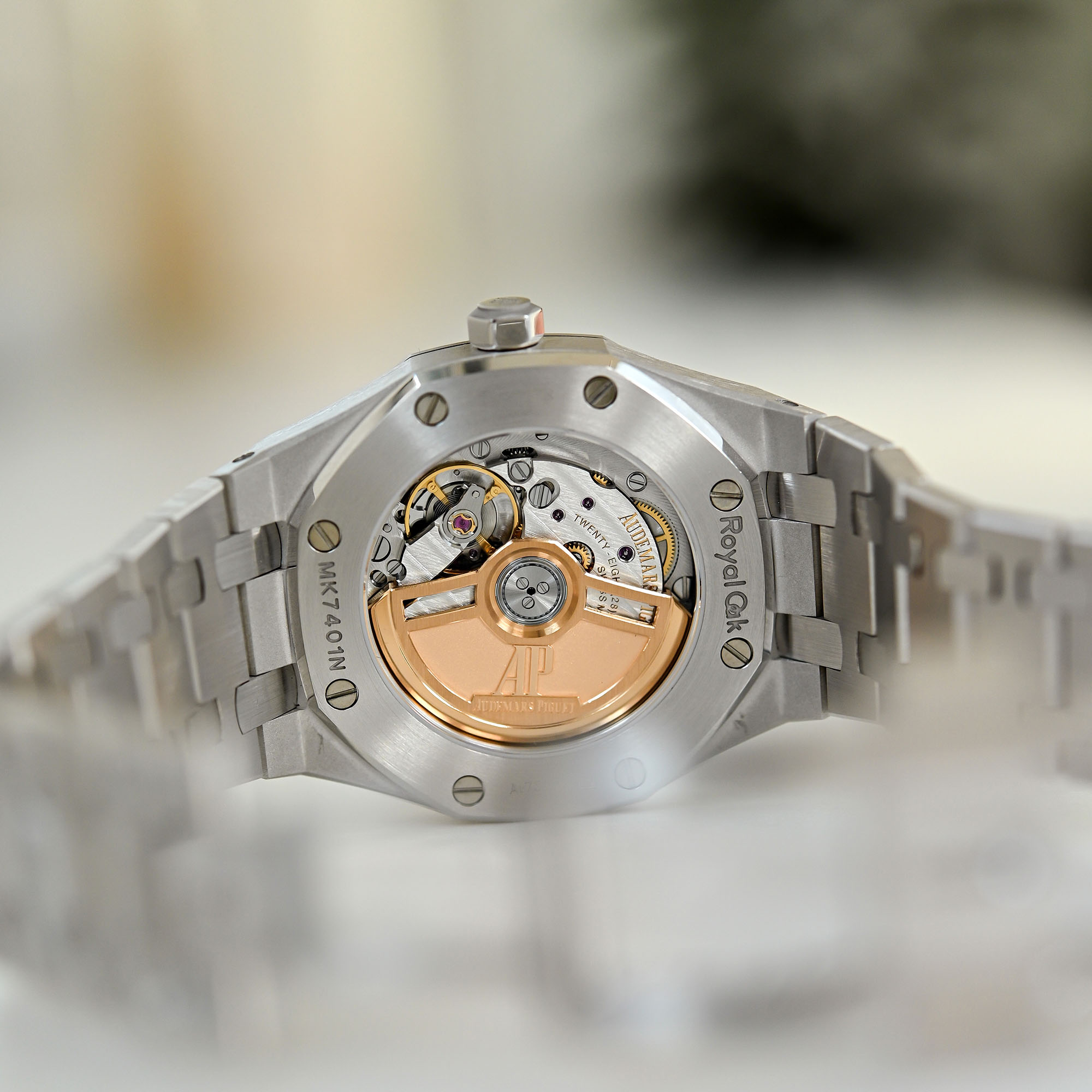 Audemars Piguet Royal Oak Frosted Gold Selfwinding 34mm 77450BA & 77450BC - 8 Audemars Piguet Royal Oak Frosted Gold Selfwinding 34mm 77450BA & 77450BC - 8