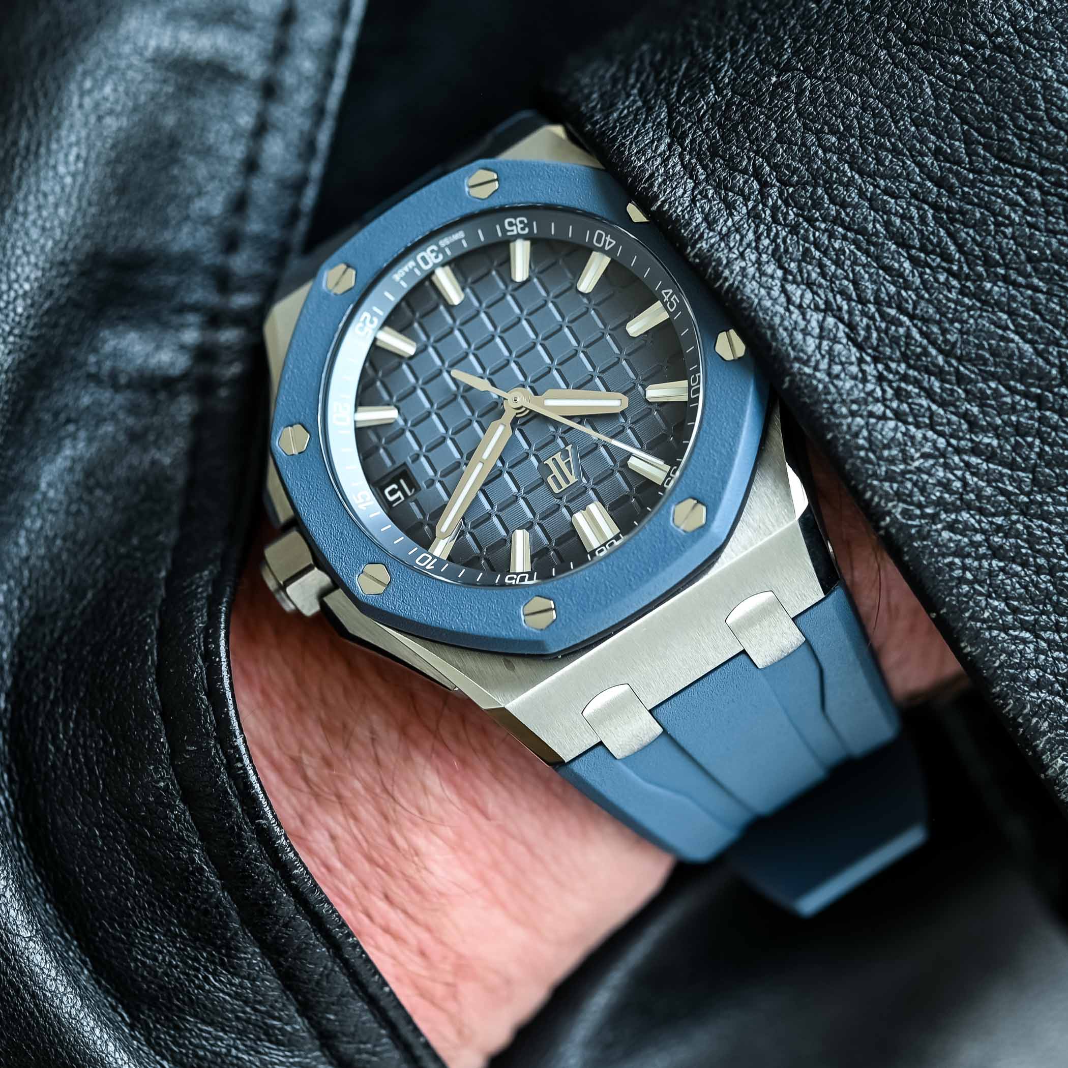 Audemars Piguet Royal Oak Offshore Selfwinding 43mm Time-and-Date Rubber Bezel 15605SK - Calibre 4302- review - 2 Audemars Piguet Royal Oak Offshore Selfwinding 43mm Time-and-Date Rubber Bezel 15605SK - Calibre 4302- review - 2