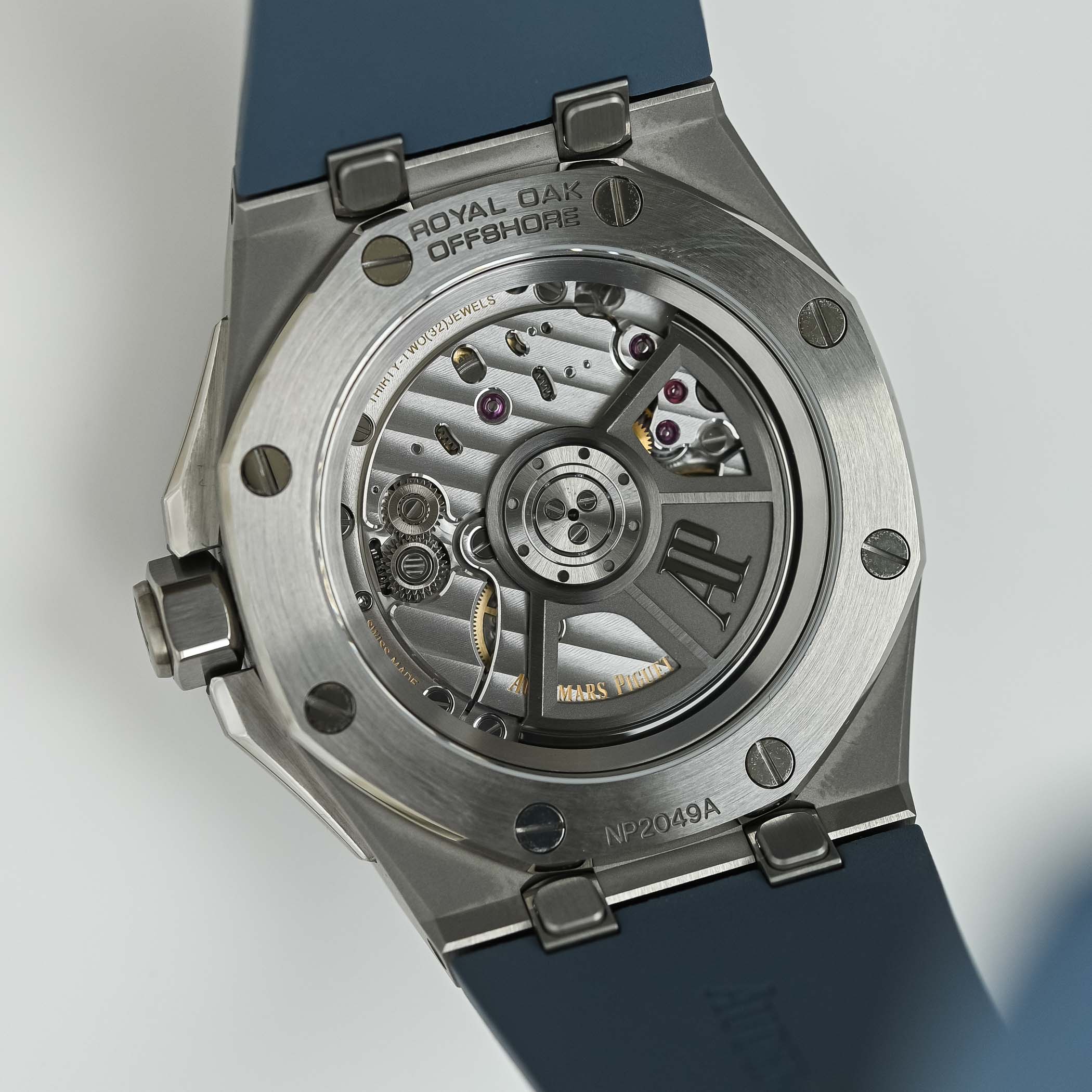 Audemars Piguet Royal Oak Offshore Selfwinding 43mm Time-and-Date Rubber Bezel 15605SK - Calibre 4302- review - 6 Audemars Piguet Royal Oak Offshore Selfwinding 43mm Time-and-Date Rubber Bezel 15605SK - Calibre 4302- review - 6