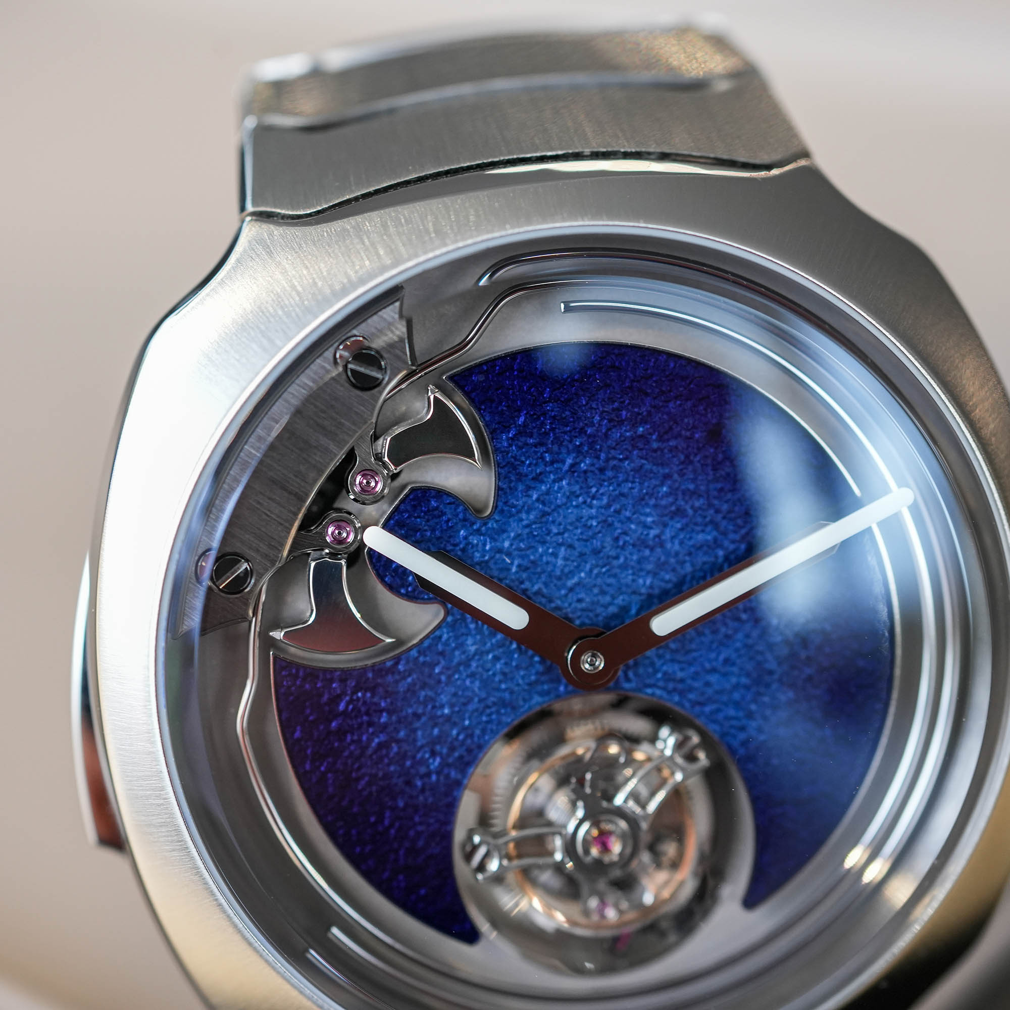 H Moser Cie Streamliner Concept Minute Repeater Tourbillon Blue Enamel - review - 4 H Moser Cie Streamliner Concept Minute Repeater Tourbillon Blue Enamel - review - 4