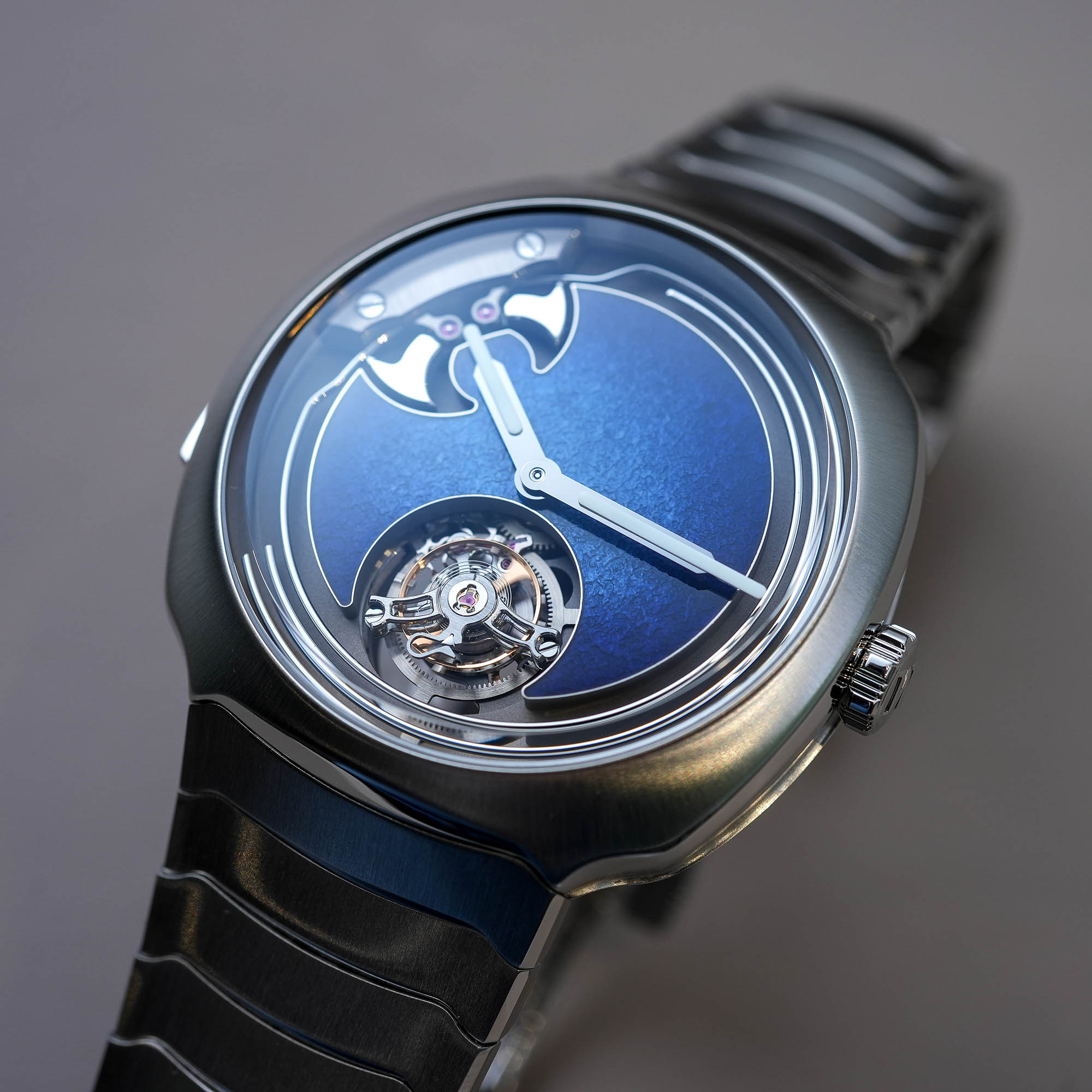 H Moser Cie Streamliner Concept Minute Repeater Tourbillon Blue Enamel - review - 8 H Moser Cie Streamliner Concept Minute Repeater Tourbillon Blue Enamel - review - 8
