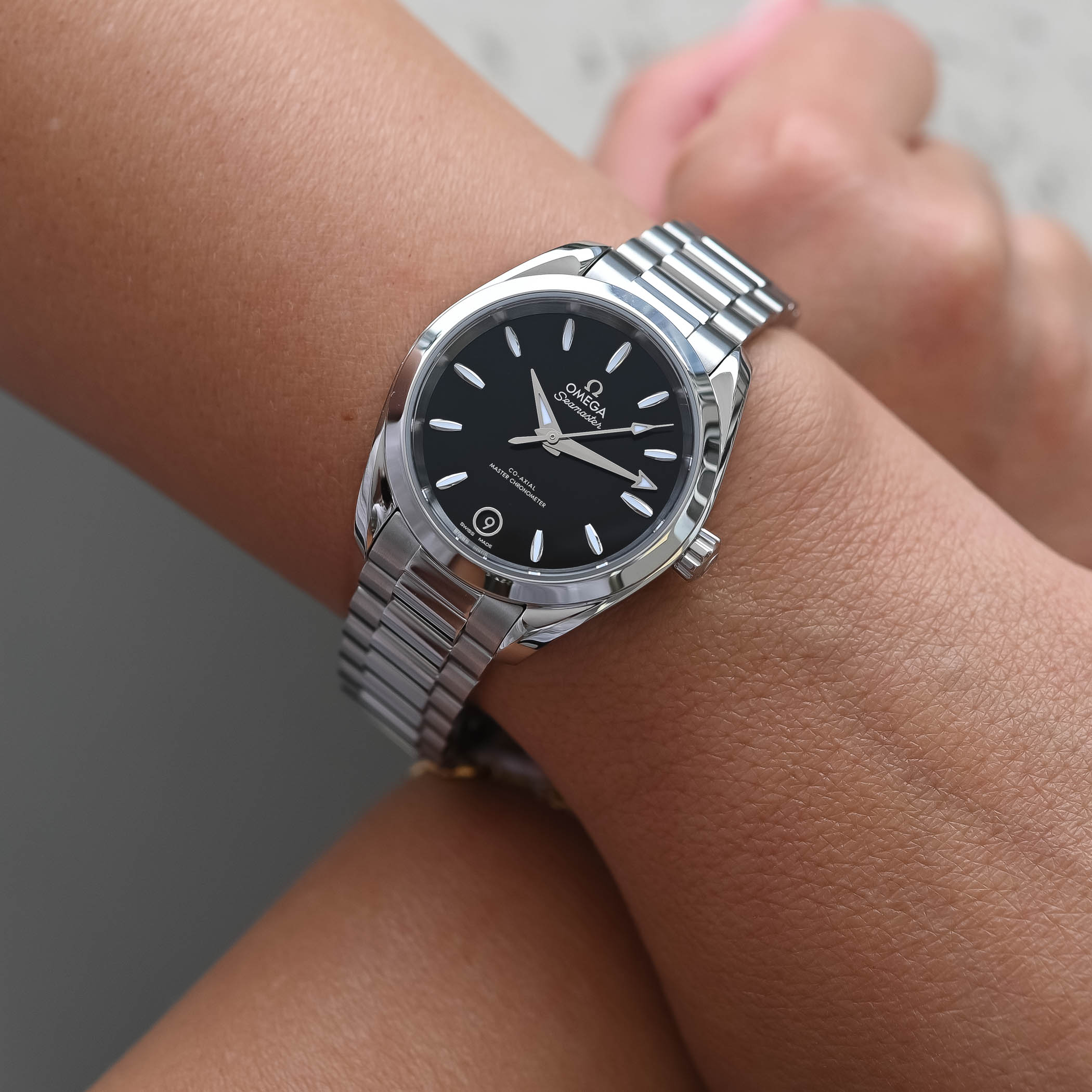 Omega Seamaster Aqua terra Black Dial Glossy 2024 41mm 38mm 34mm - review - 12 Omega Seamaster Aqua terra Black Dial Glossy 2024 41mm 38mm 34mm - review - 12