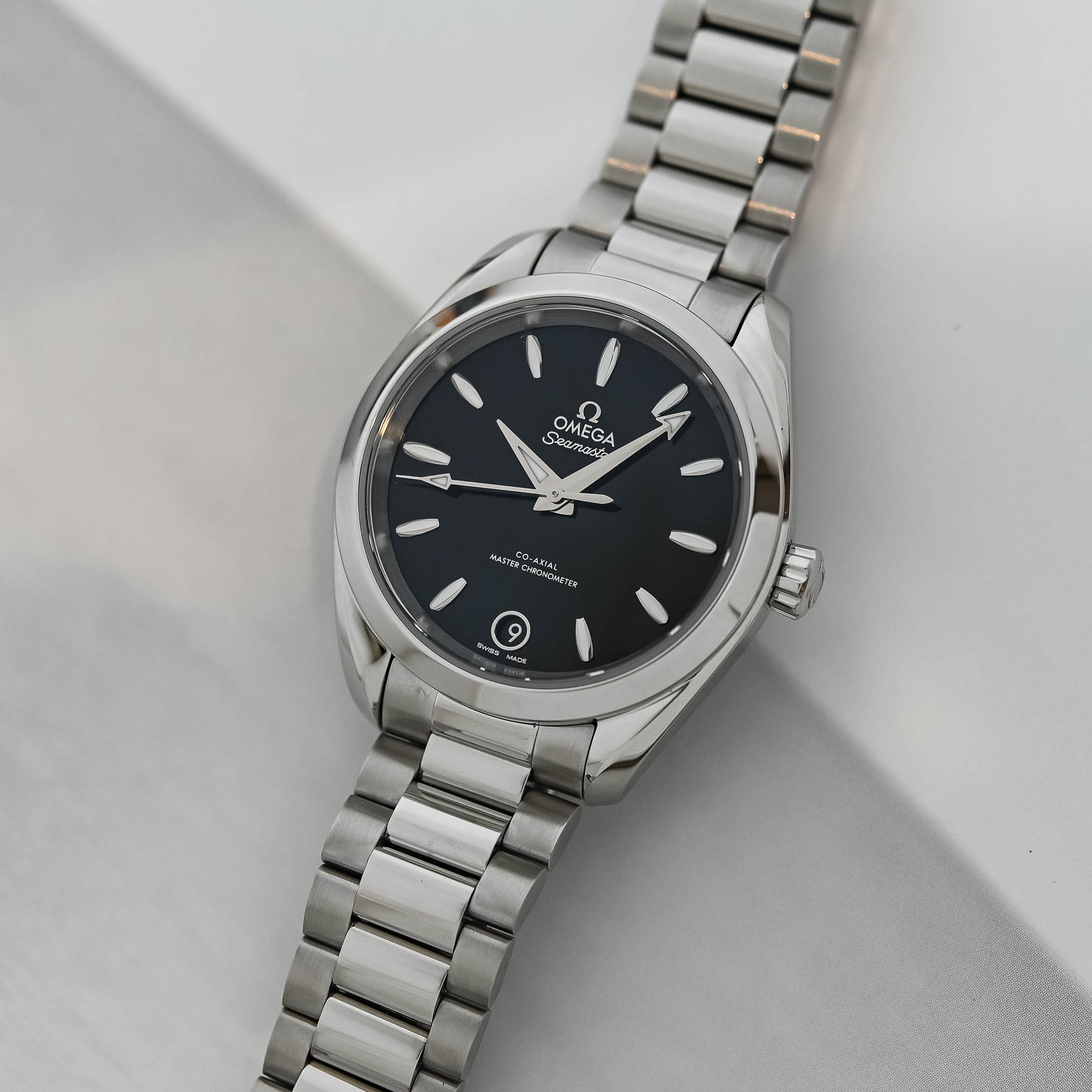 Omega Seamaster Aqua terra Black Dial Glossy 2024 41mm 38mm 34mm - review - 4 Omega Seamaster Aqua terra Black Dial Glossy 2024 41mm 38mm 34mm - review - 4