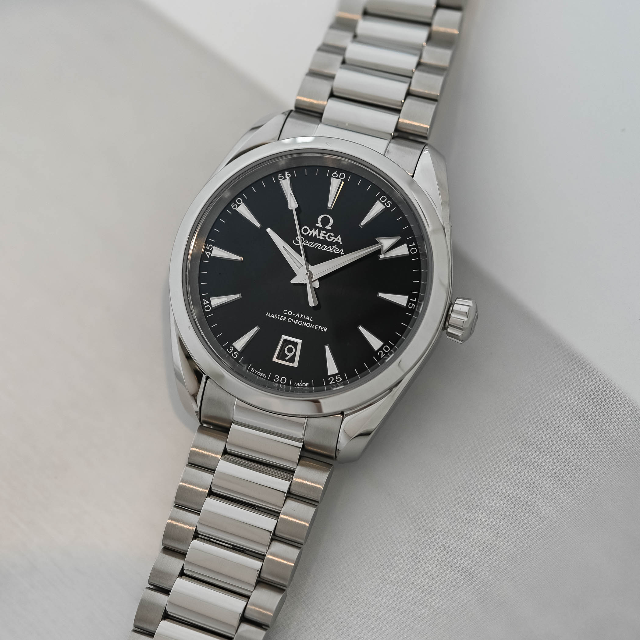 Omega Seamaster Aqua terra Black Dial Glossy 2024 41mm 38mm 34mm - review - 6 Omega Seamaster Aqua terra Black Dial Glossy 2024 41mm 38mm 34mm - review - 6