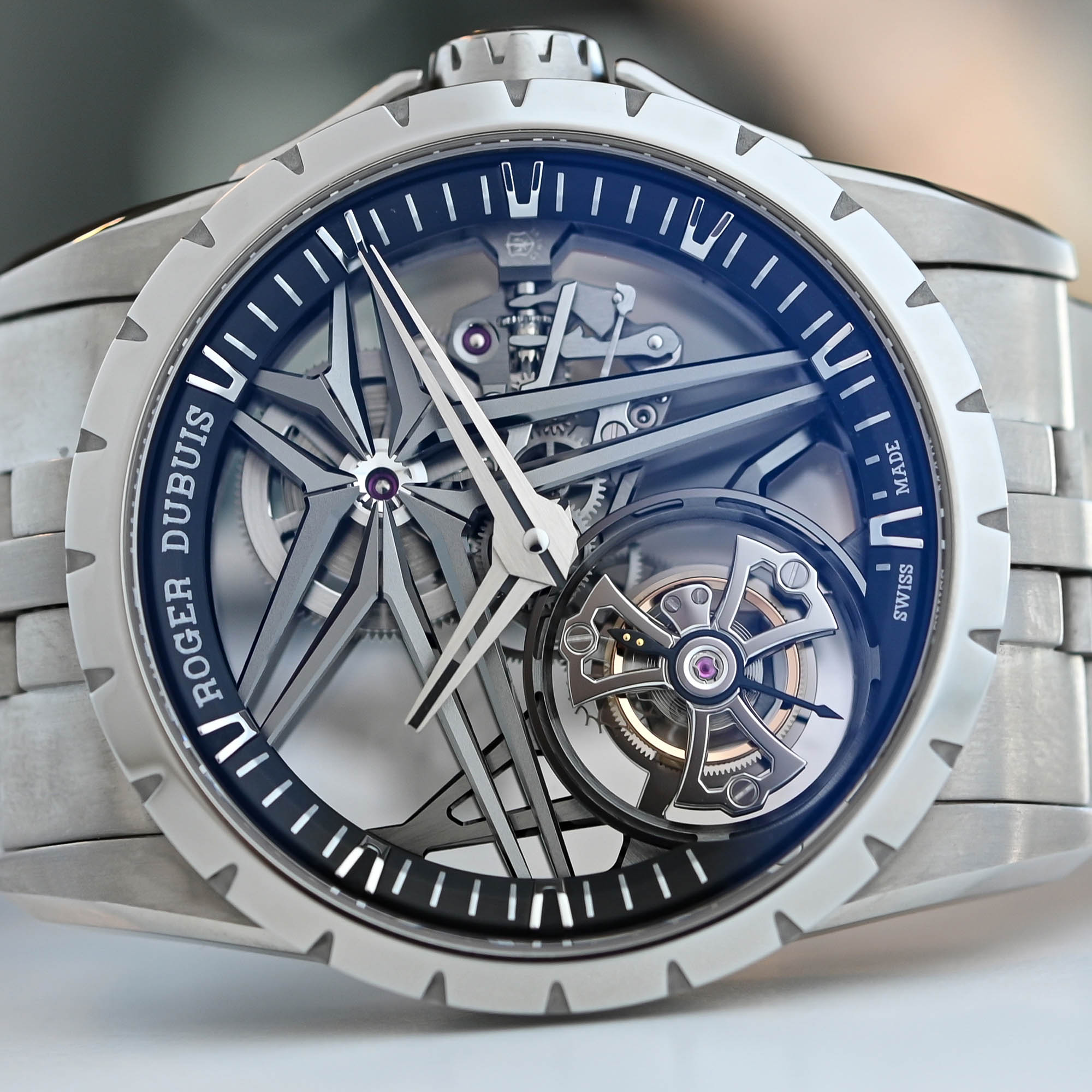 Roger Dubuis Excalibur Titanium Monotourbillon DBEX1112 review - 3 Roger Dubuis Excalibur Titanium Monotourbillon DBEX1112 review - 3