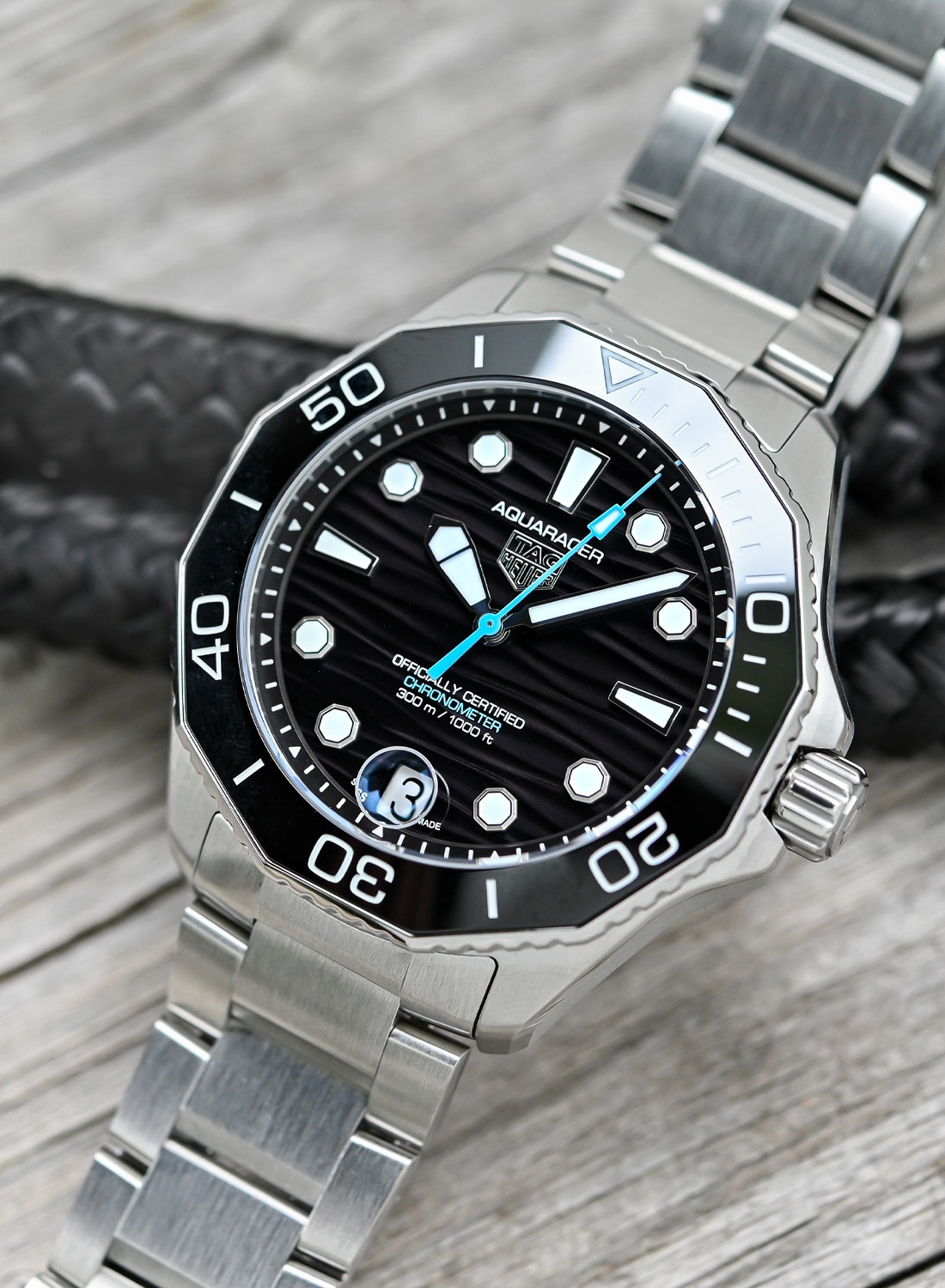 TAG Heuer Aquaracer Professional 300 Date HandsOn - 06 TAG Heuer Aquaracer Professional 300 Date HandsOn - 06
