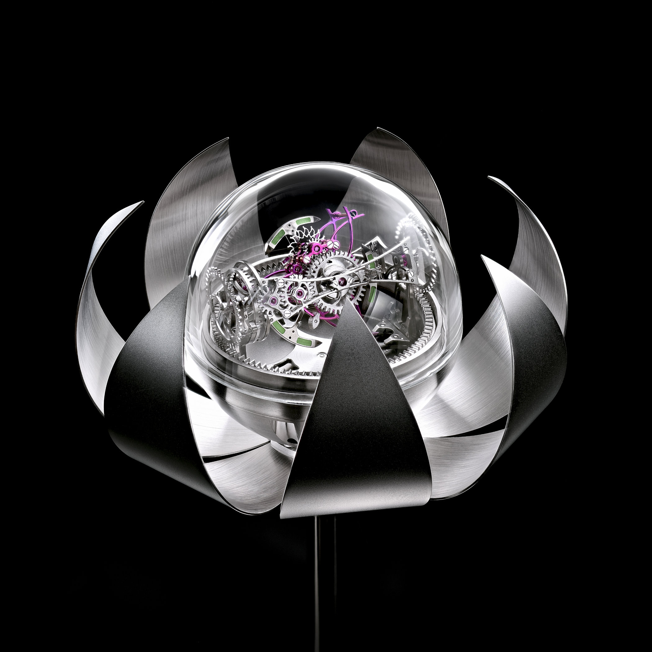 Anton Suhanov - Lotus table clock - 2 Close-up of the Lotus table clock's top