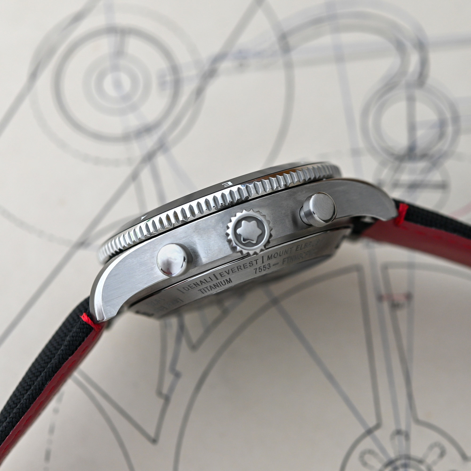 Montblanc 1858 Geosphere Chronograph 0 Oxygen Limited Edition Reinhold Messner Red Dial - hands-on - 5 Montblanc 1858 Geosphere Chronograph 0 Oxygen Limited Edition Reinhold Messner Red Dial - hands-on - 5