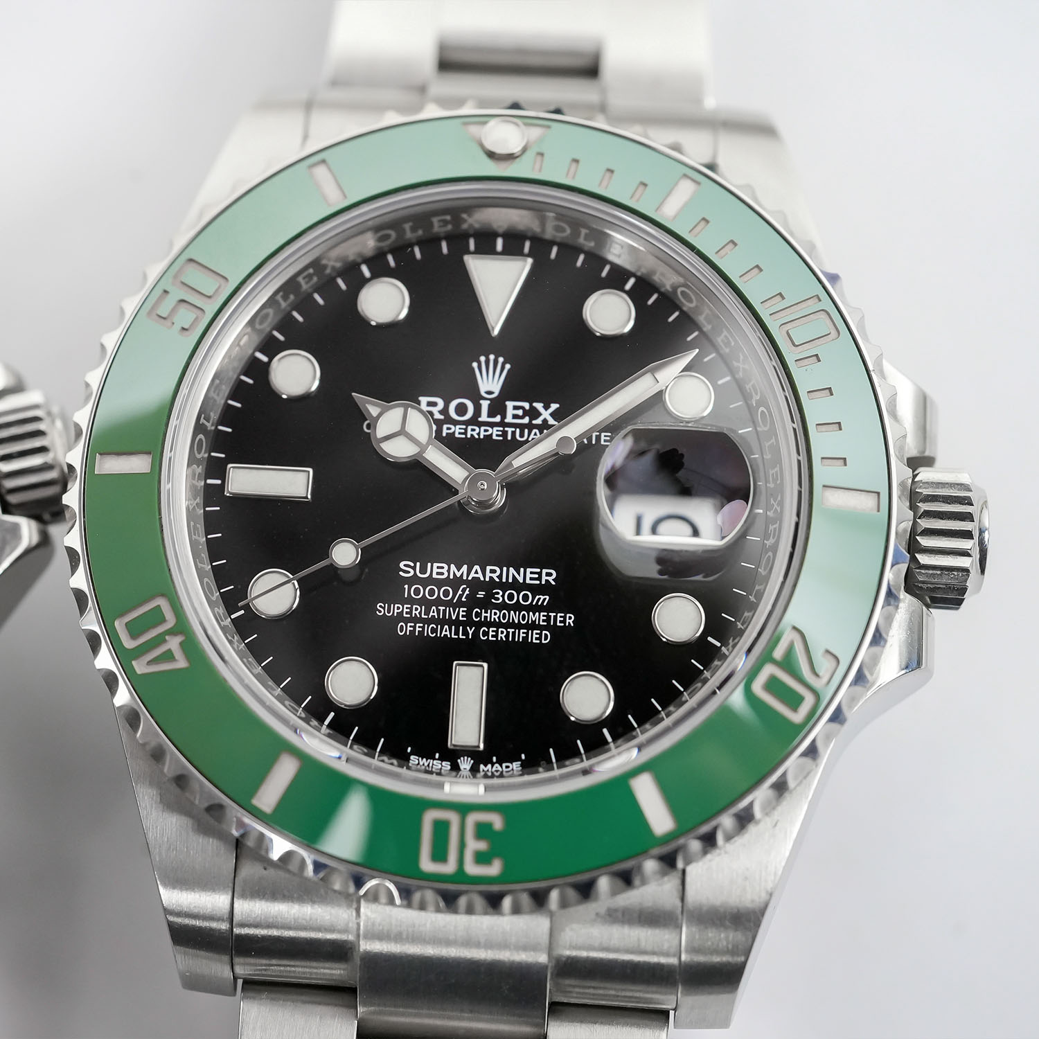 Comparison Review Green Bezel Rolex Submariner Kermit 16610LV vs Starbucks 126610LV - 16 Comparison Review Green Bezel Rolex Submariner Kermit 16610LV vs Starbucks 126610LV - 16