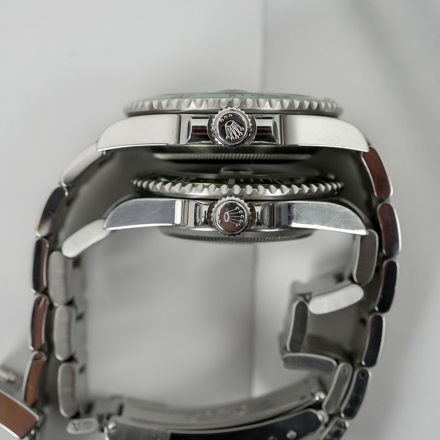 Comparison Review Green Bezel Rolex Submariner Kermit 16610LV vs Starbucks 126610LV - 18 Comparison Review Green Bezel Rolex Submariner Kermit 16610LV vs Starbucks 126610LV - 18