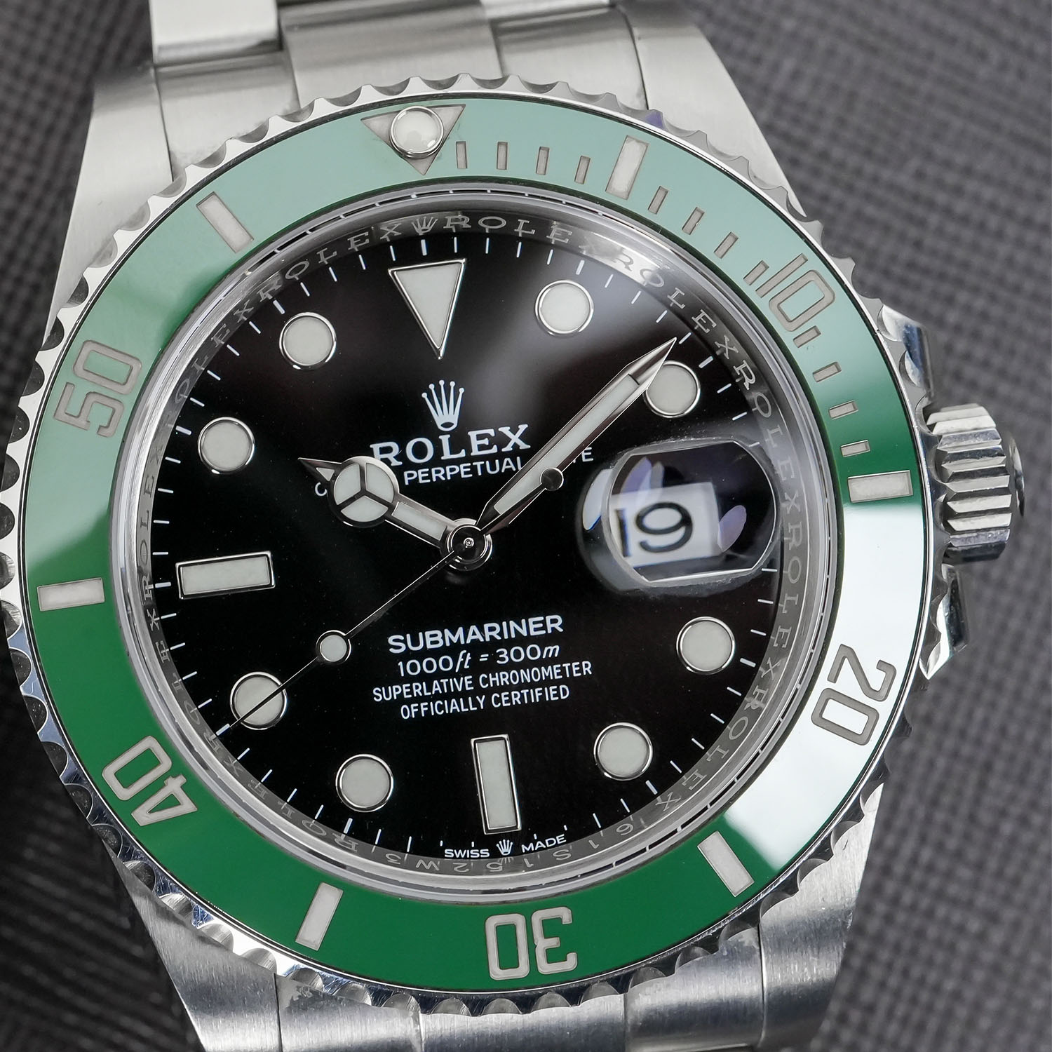 Comparison Review Green Bezel Rolex Submariner Kermit 16610LV vs Starbucks 126610LV - 24 Comparison Review Green Bezel Rolex Submariner Kermit 16610LV vs Starbucks 126610LV - 24