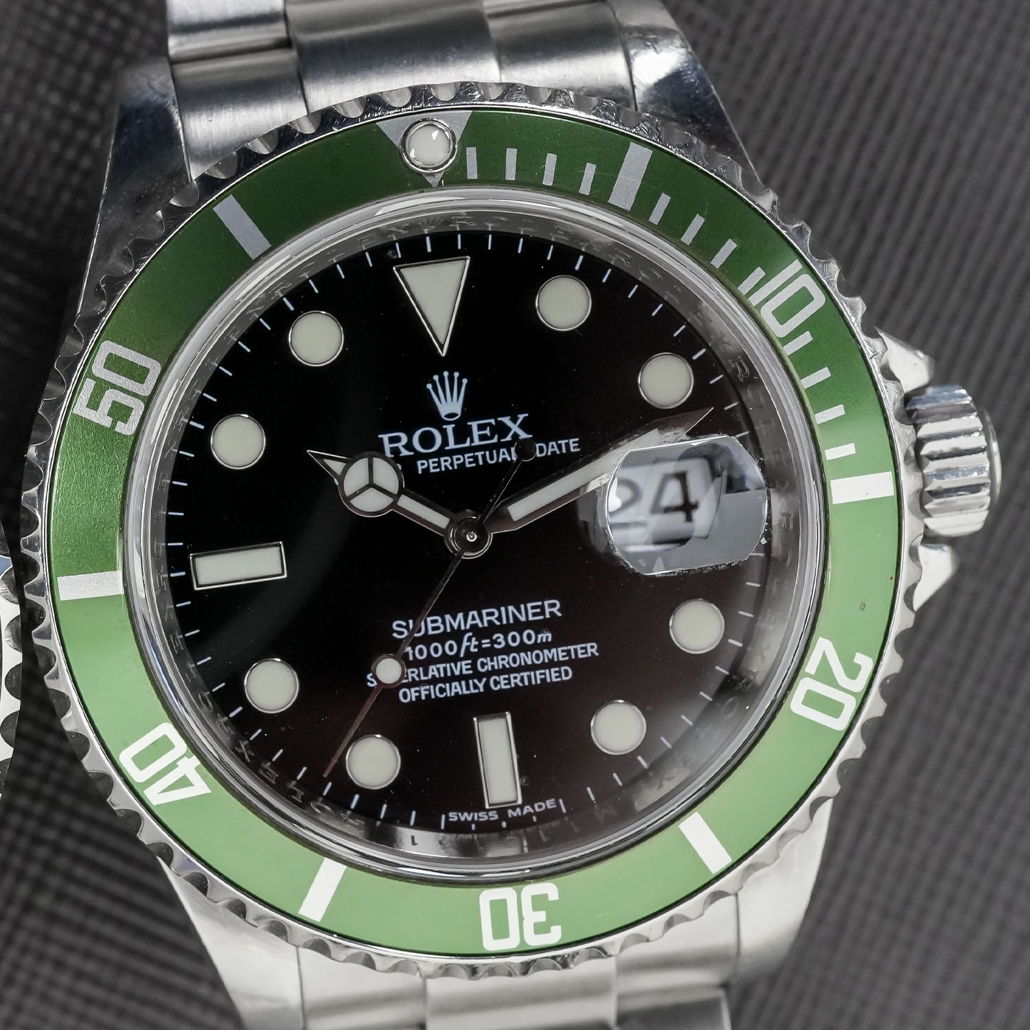 Comparison Review Green Bezel Rolex Submariner Kermit 16610LV vs Starbucks 126610LV - 25 Comparison Review Green Bezel Rolex Submariner Kermit 16610LV vs Starbucks 126610LV - 25