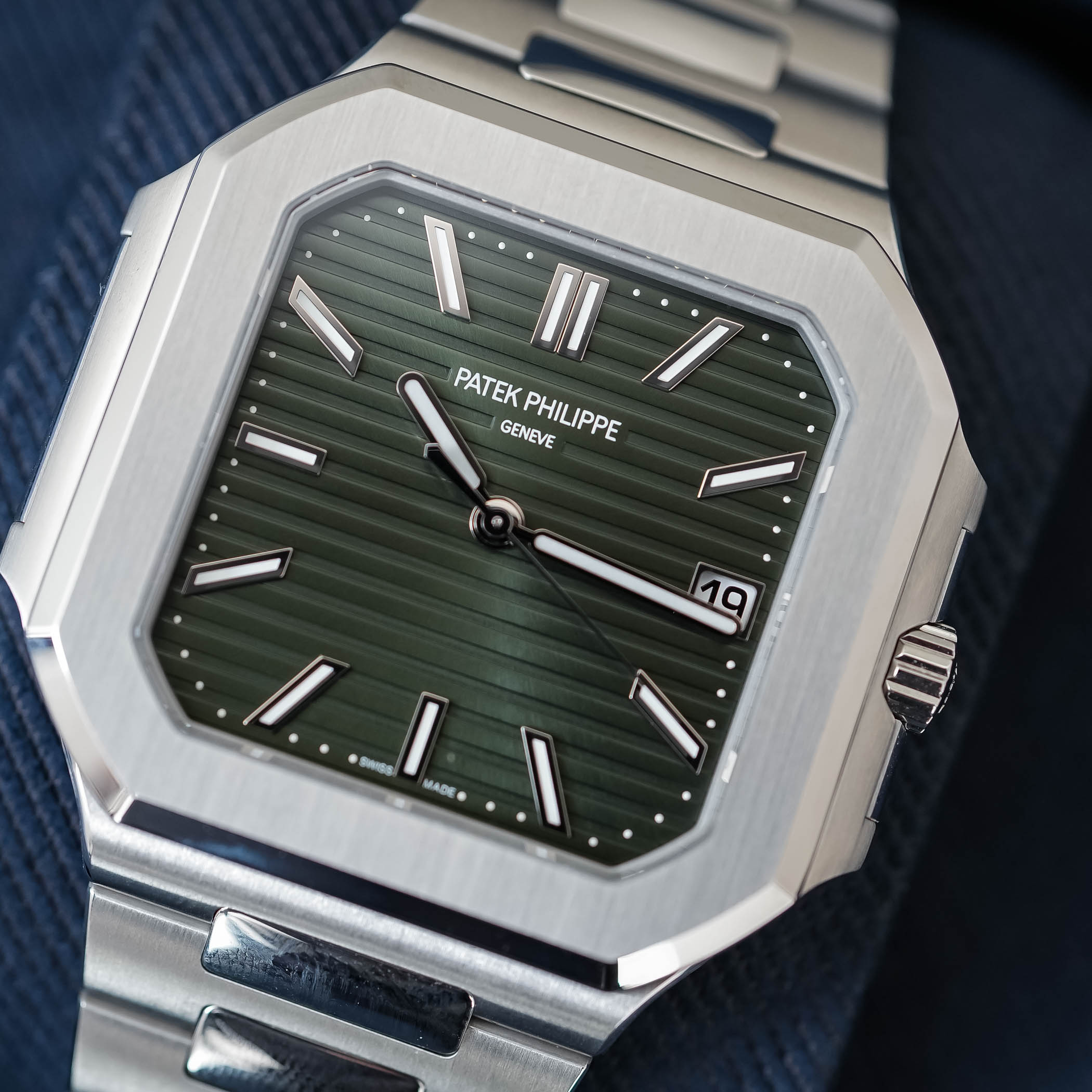 Patek Philippe Cubitus 5821A Steel green luxury sports watch review - 11 Patek Philippe Cubitus 5821A Steel green luxury sports watch review - 11