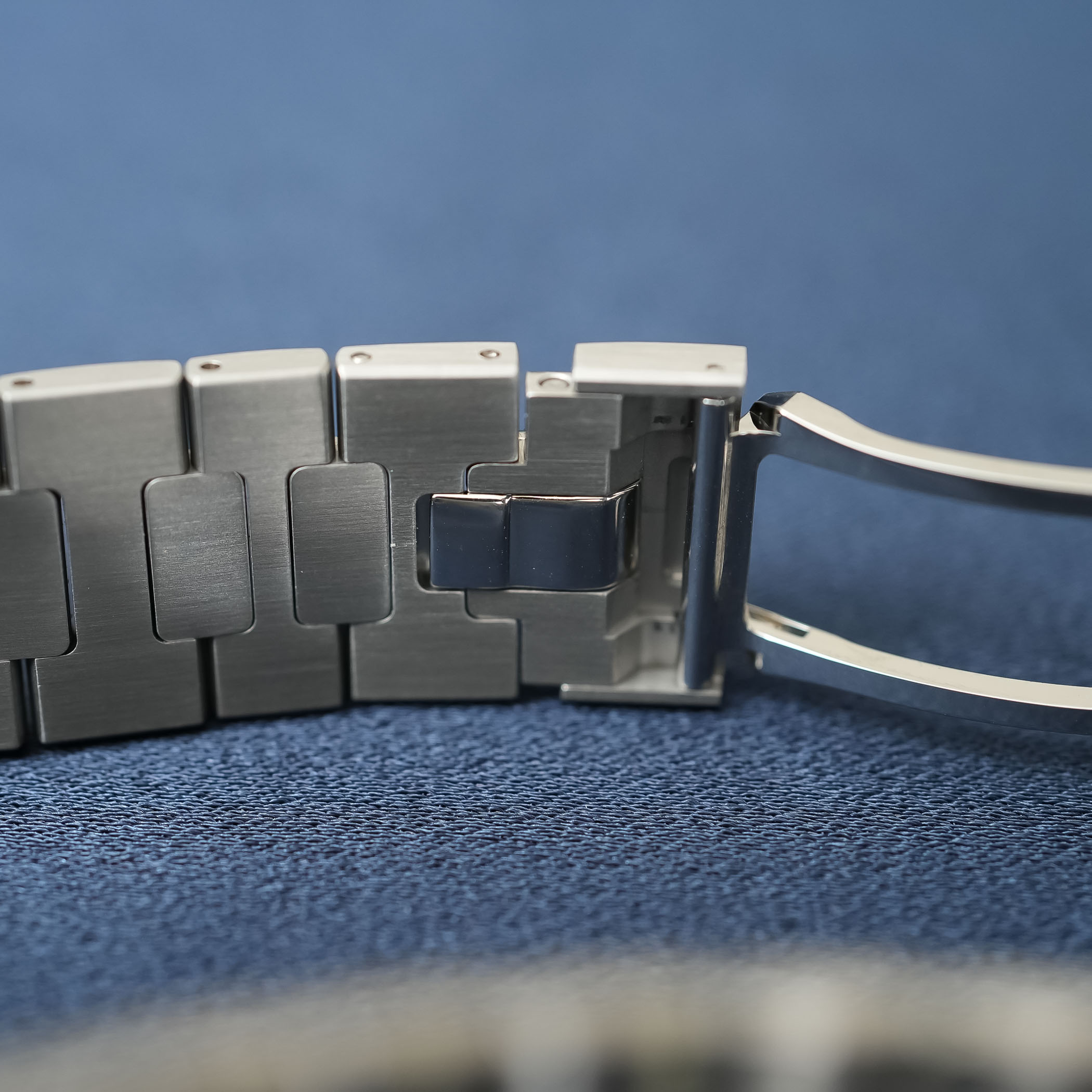 Patek Philippe Cubitus 5821A Steel green luxury sports watch review - 6 Patek Philippe Cubitus 5821A Steel green luxury sports watch review - 6