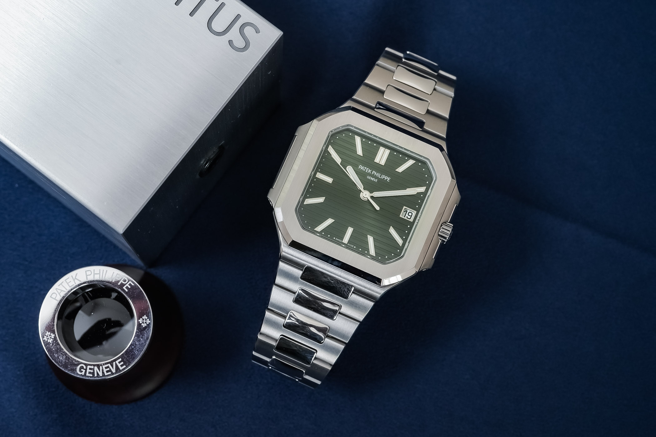 Patek Philippe Cubitus 5821A Steel green luxury sports watch review - 9 Patek Philippe Cubitus 5821A Steel green luxury sports watch review - 9