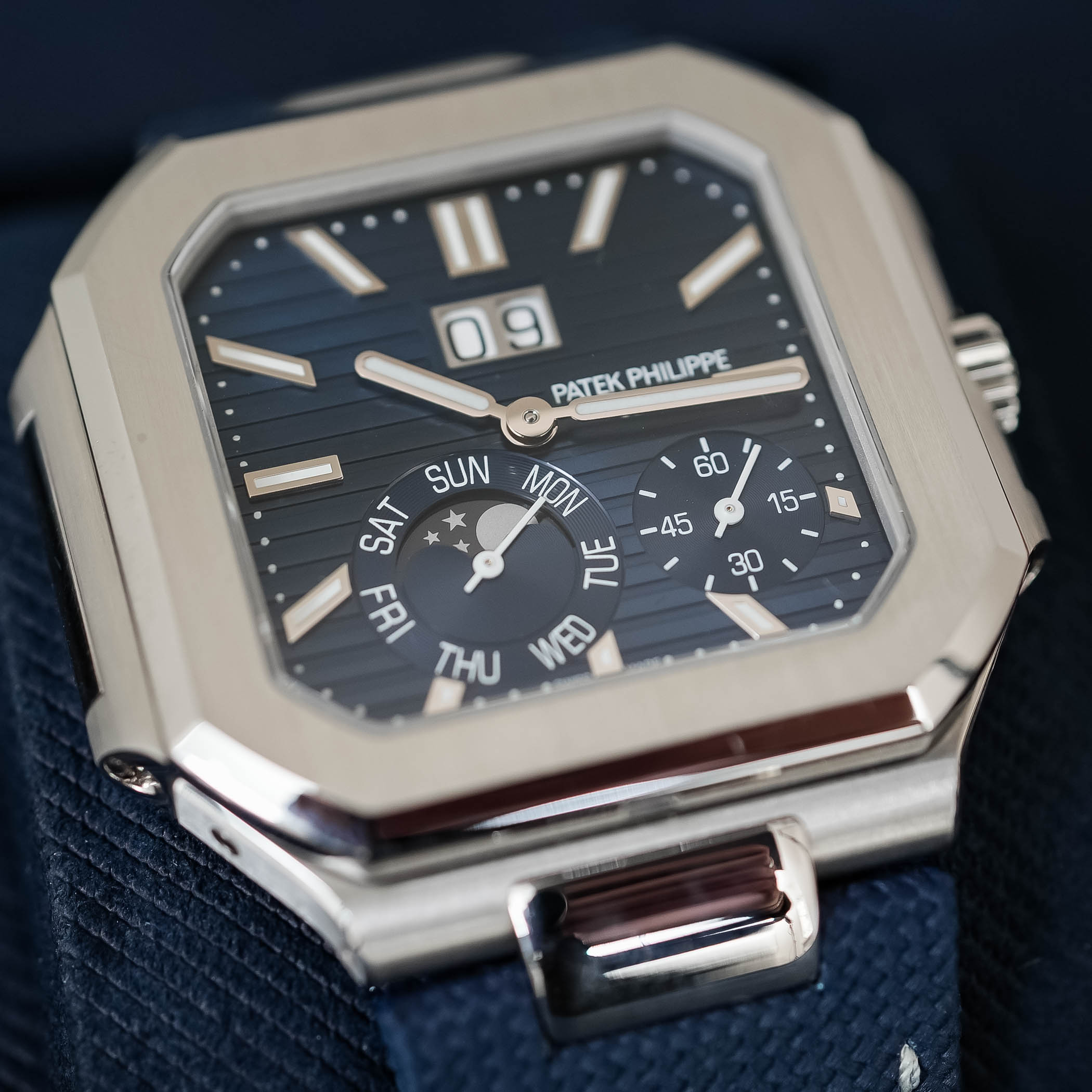 Patek Philippe Cubitus Instantaneous Grand Date 5822P platinum blue dial review - 8 Patek Philippe Cubitus Instantaneous Grand Date 5822P platinum blue dial review - 8