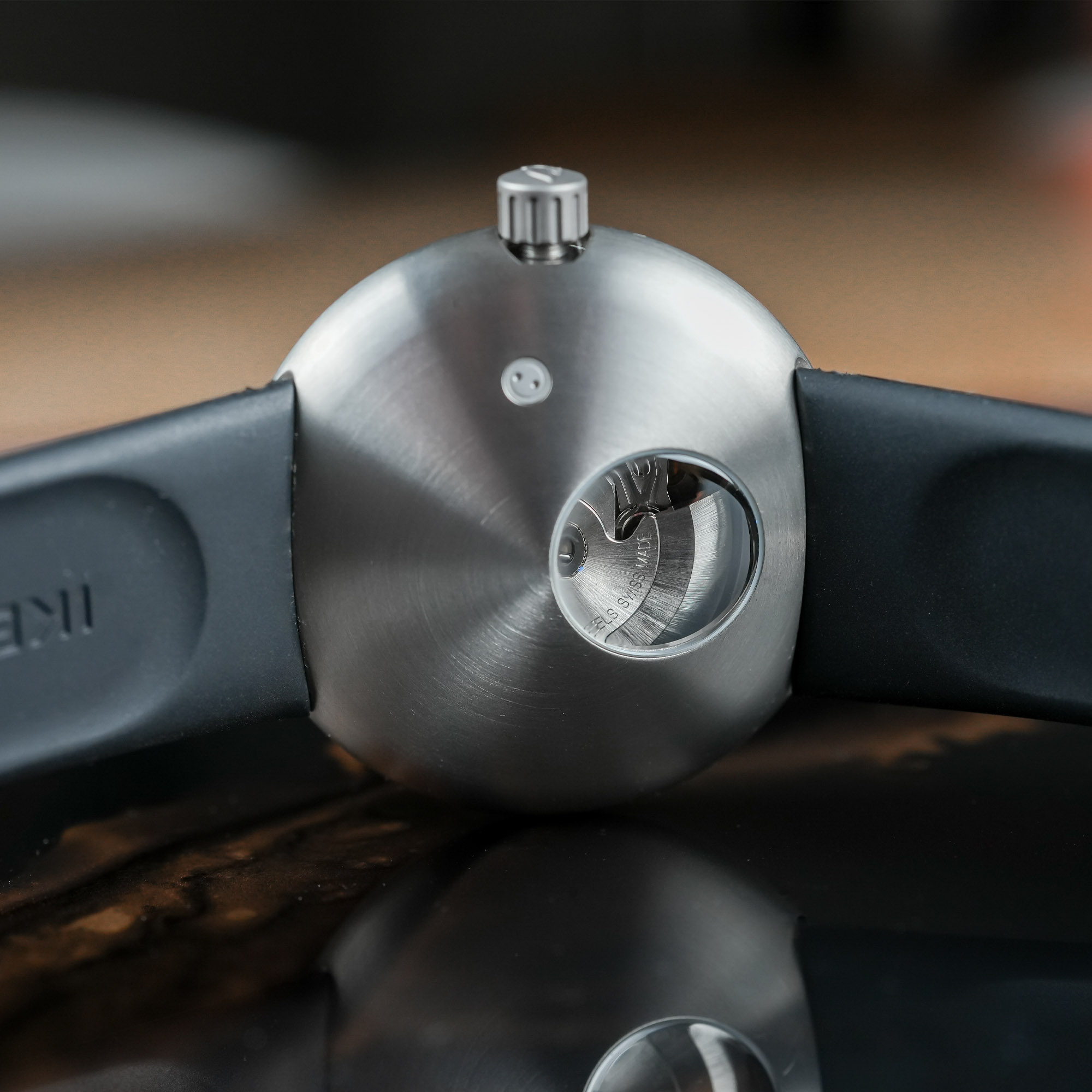 ikepod-horopod-titanium-gen3-swiss-eta-movement-titanium-bracelet-review-10 ikepod-horopod-titanium-gen3-swiss-eta-movement-titanium-bracelet-review-10