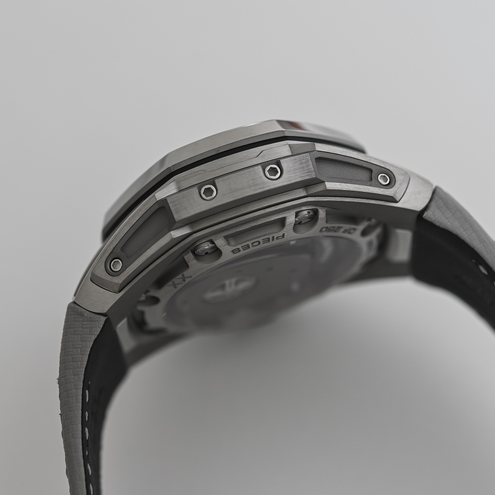 KAWS x Audemars Piguet Royal Oak Concept Tourbillon Companion Artistic Collaboration 26656TI - review - 5 KAWS x Audemars Piguet Royal Oak Concept Tourbillon Companion