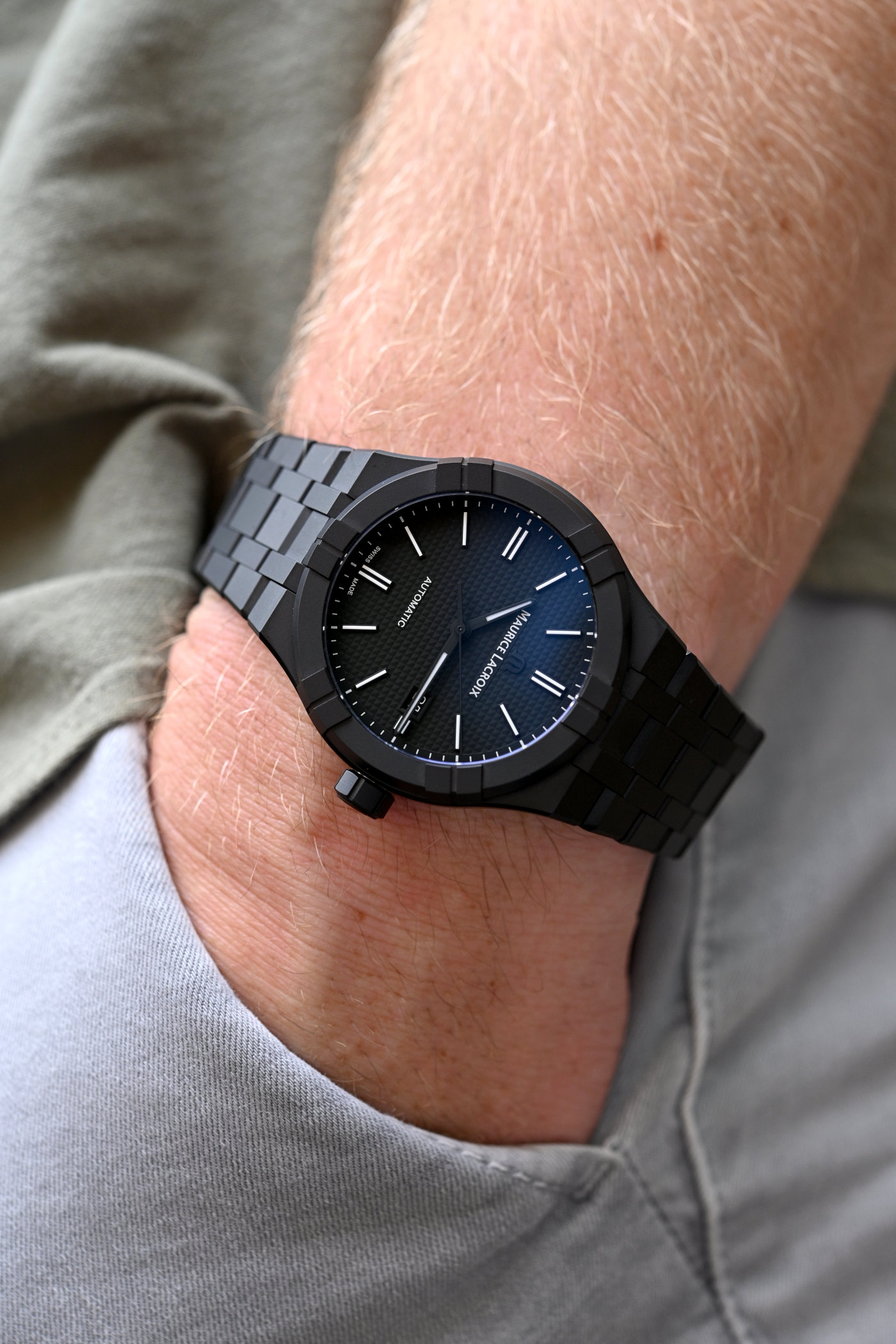 Maurice Lacroix Aikon Automatic Ceramic - 42mm matte black ceramic - 39mm gloss white ceramic - 1 Maurice Lacroix Aikon Automatic Ceramic - 42mm matte black ceramic - 39mm gloss white ceramic - 1