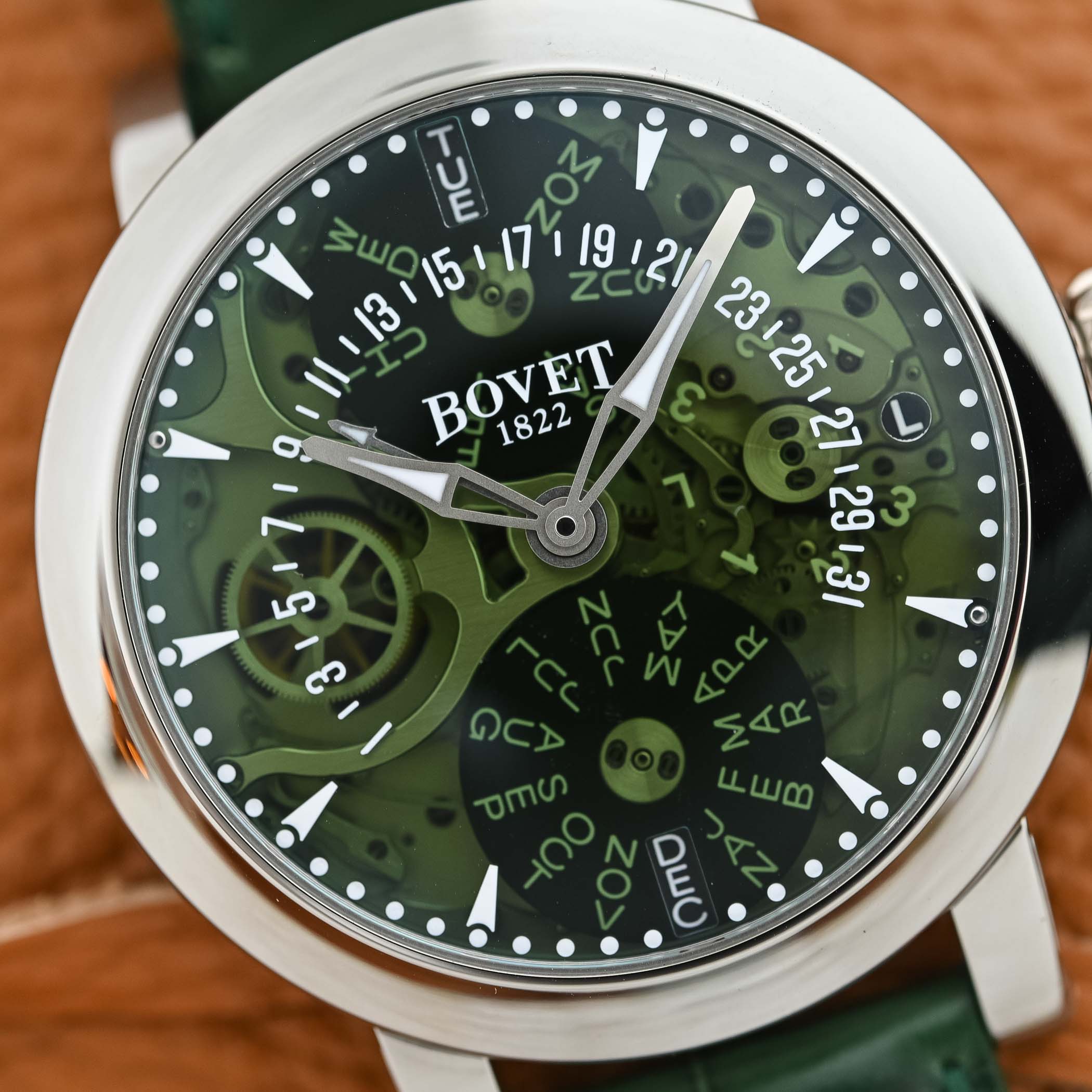 Bovet Recital 21 Retrograde Perpetual Calendar Sapphire Dial Green - Hands-On Review - 3 Bovet Recital 21 Retrograde Perpetual Calendar Sapphire Dial Green - Hands-On Review - 3