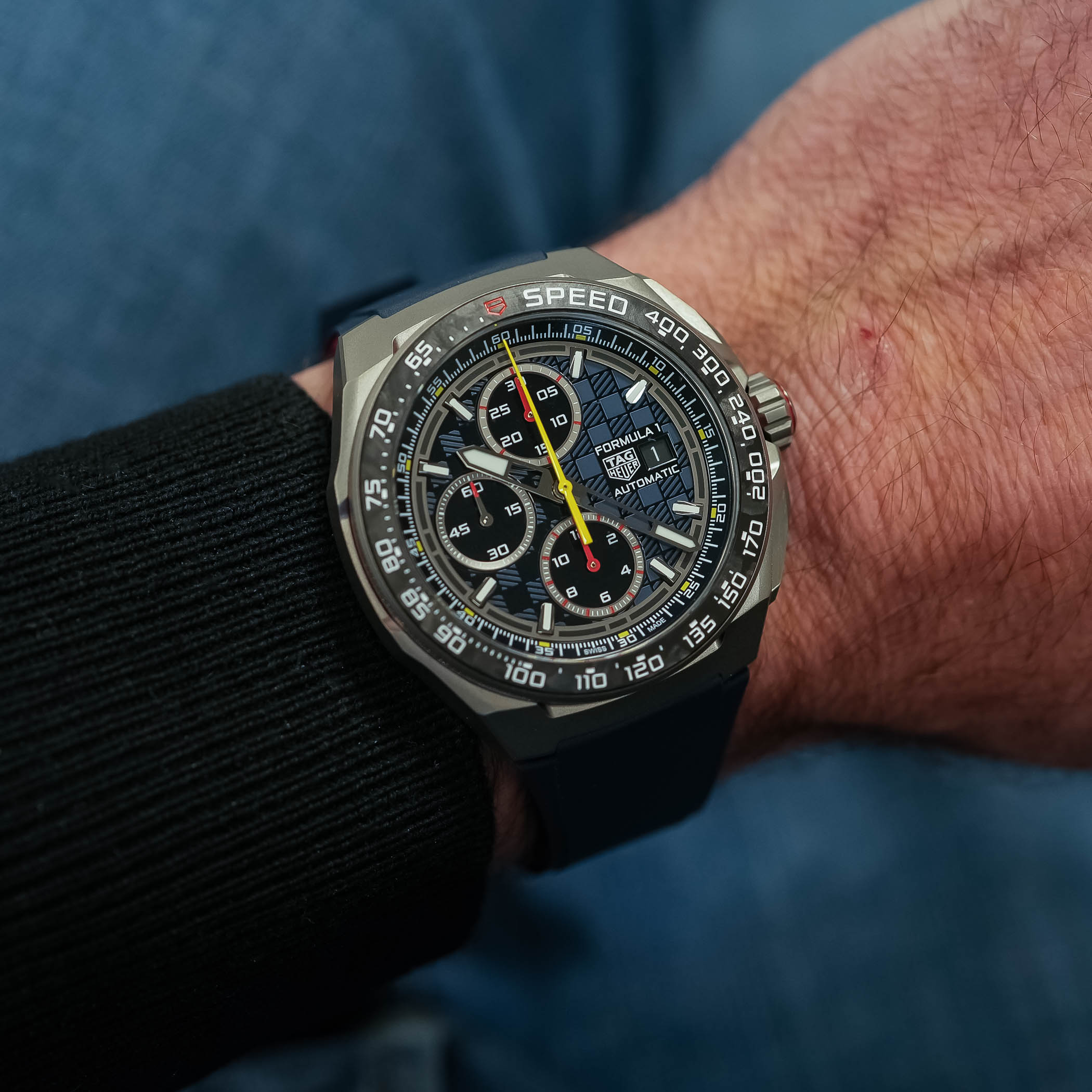 2025 TAG Heuer Formula 1 Chronograph Automatic Collection - Oracle Red Bull Racing - video review - 5 2025 TAG Heuer Formula 1 Chronograph Automatic Collection - Oracle Red Bull Racing - video review - 5