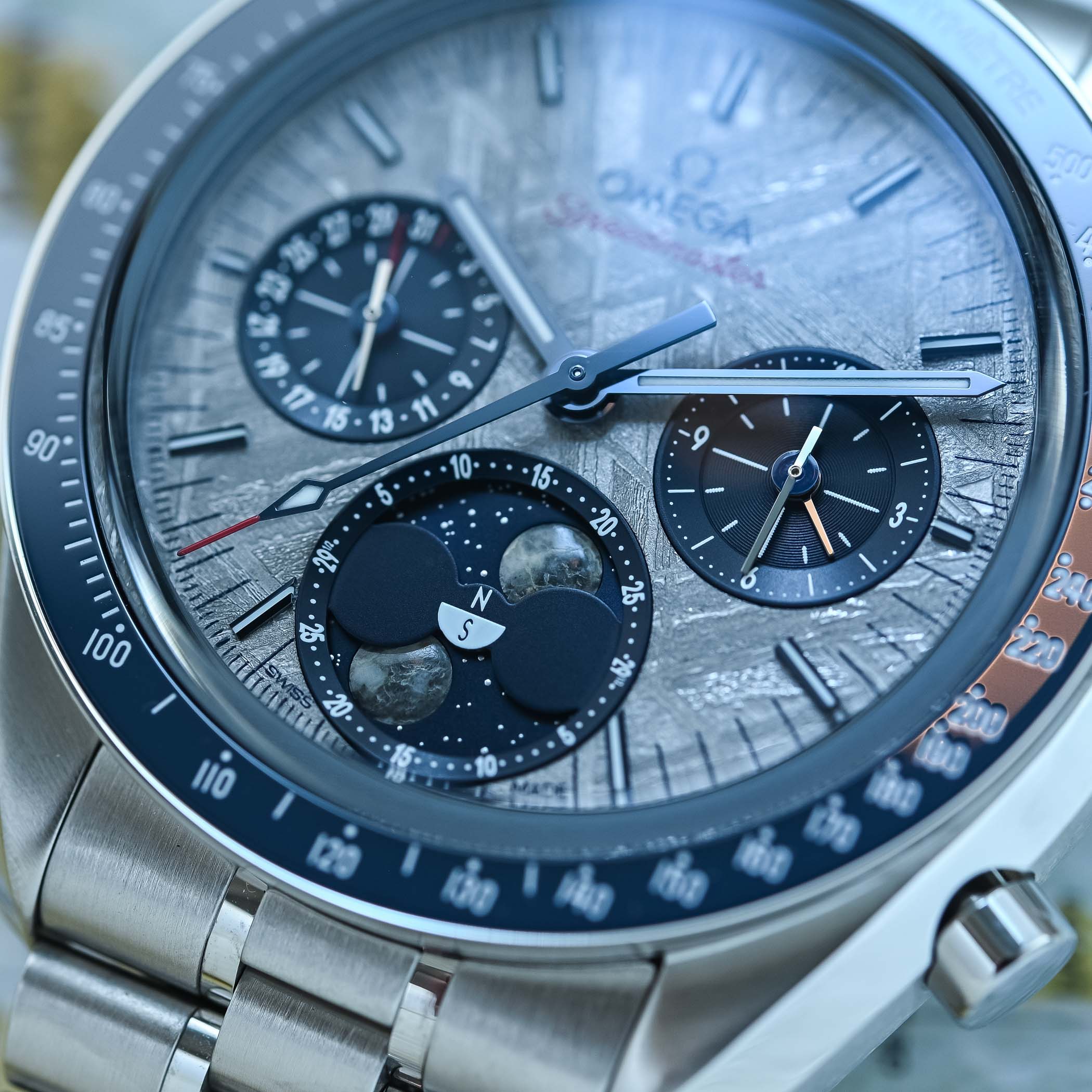Omega Speedmaster Moonphase Meteorite 43mm hand-wound 2025 review - 3 Omega Speedmaster Moonphase Meteorite 43mm hand-wound 2025 review - 3